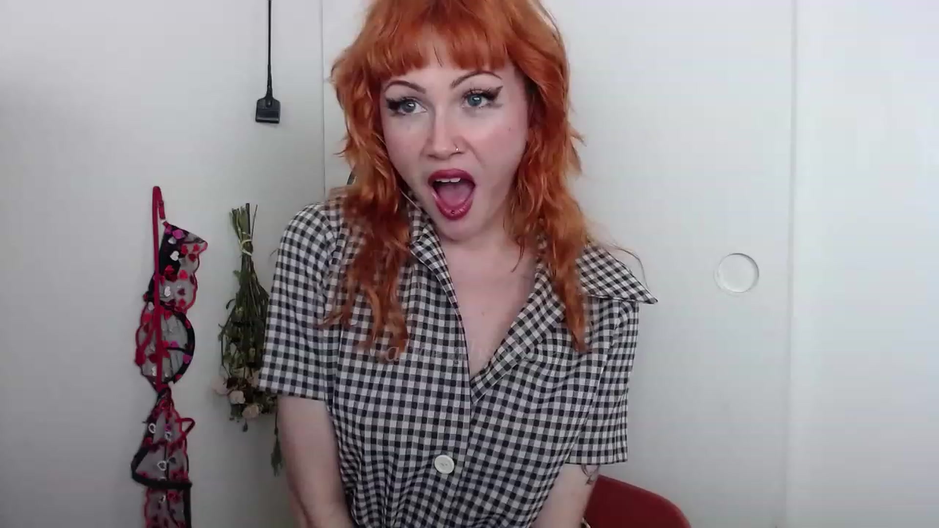 Gallery image thumbnail from aliceabs0lute's myfreecams stream on, 03/05/2023, 23:16 image 8 of 20