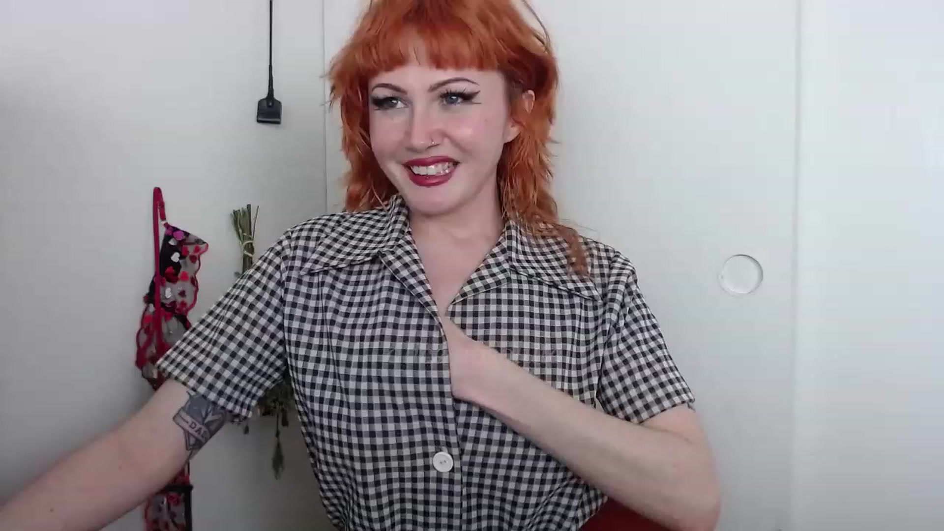 Gallery image thumbnail from aliceabs0lute's myfreecams stream on, 03/05/2023, 23:16 image 6 of 20