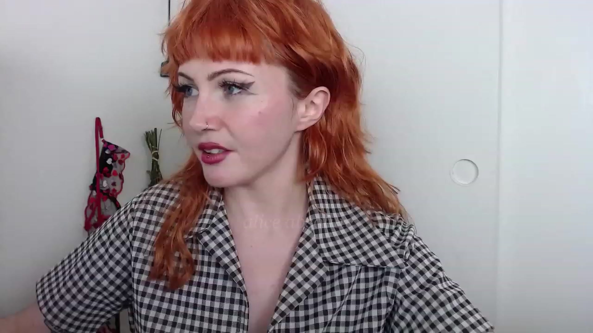 Gallery image thumbnail from aliceabs0lute's myfreecams stream on, 03/05/2023, 23:16 image 16 of 20