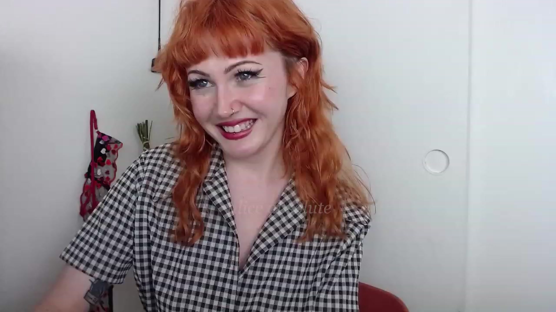 Gallery image thumbnail from aliceabs0lute's myfreecams stream on, 03/05/2023, 23:16 image 10 of 20