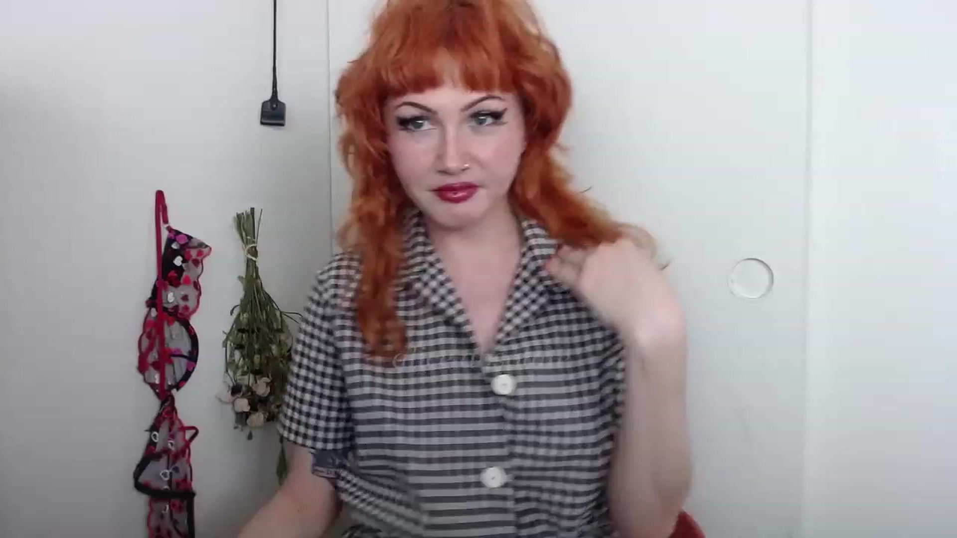 Gallery image thumbnail from aliceabs0lute's myfreecams stream on, 03/05/2023, 23:16 image 3 of 20