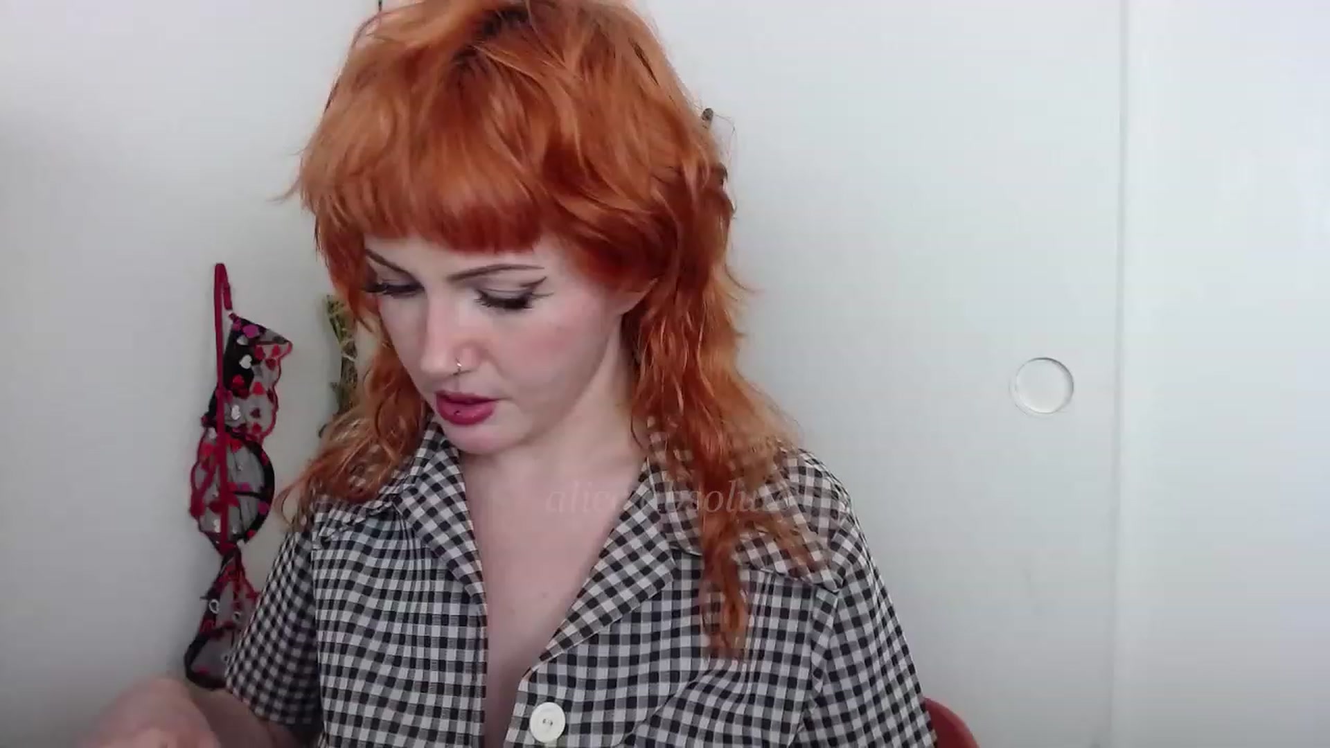 Gallery image thumbnail from aliceabs0lute's myfreecams stream on, 03/05/2023, 23:16 image 17 of 20