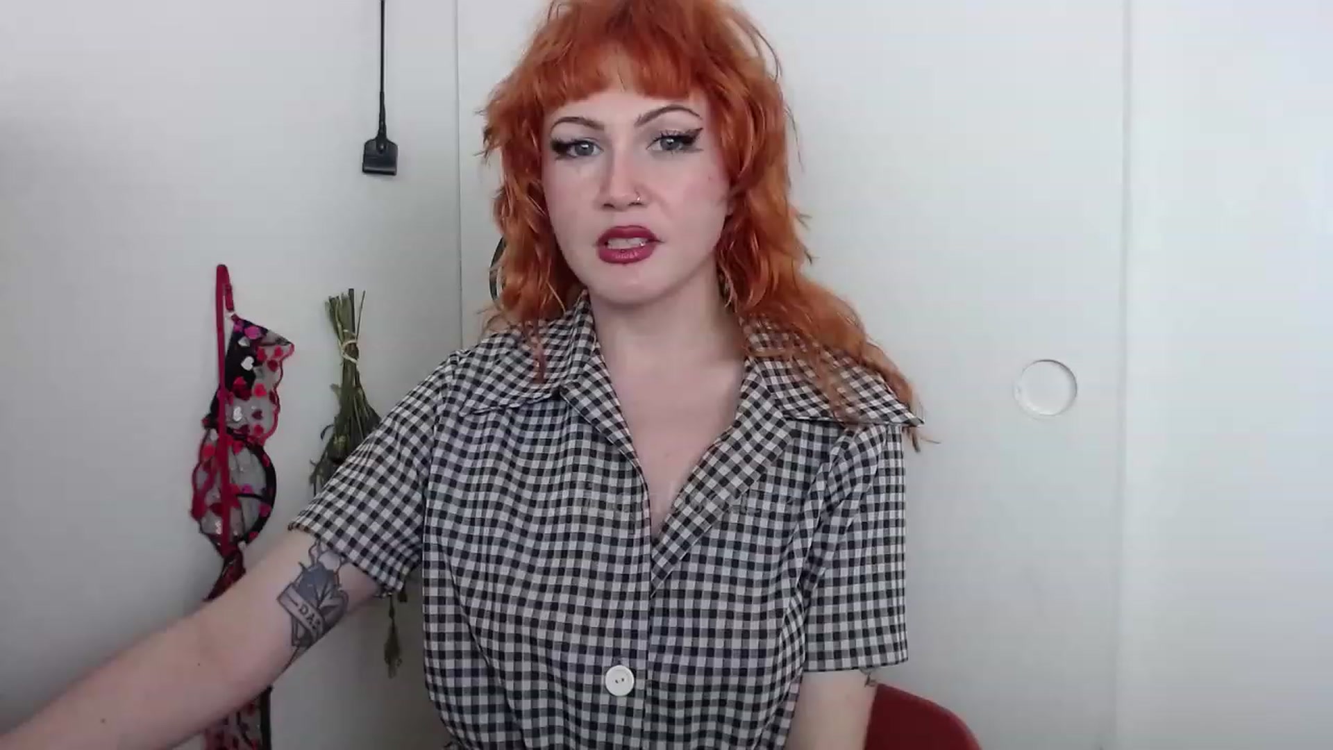 Gallery image thumbnail from aliceabs0lute's myfreecams stream on, 03/05/2023, 23:16 image 7 of 20