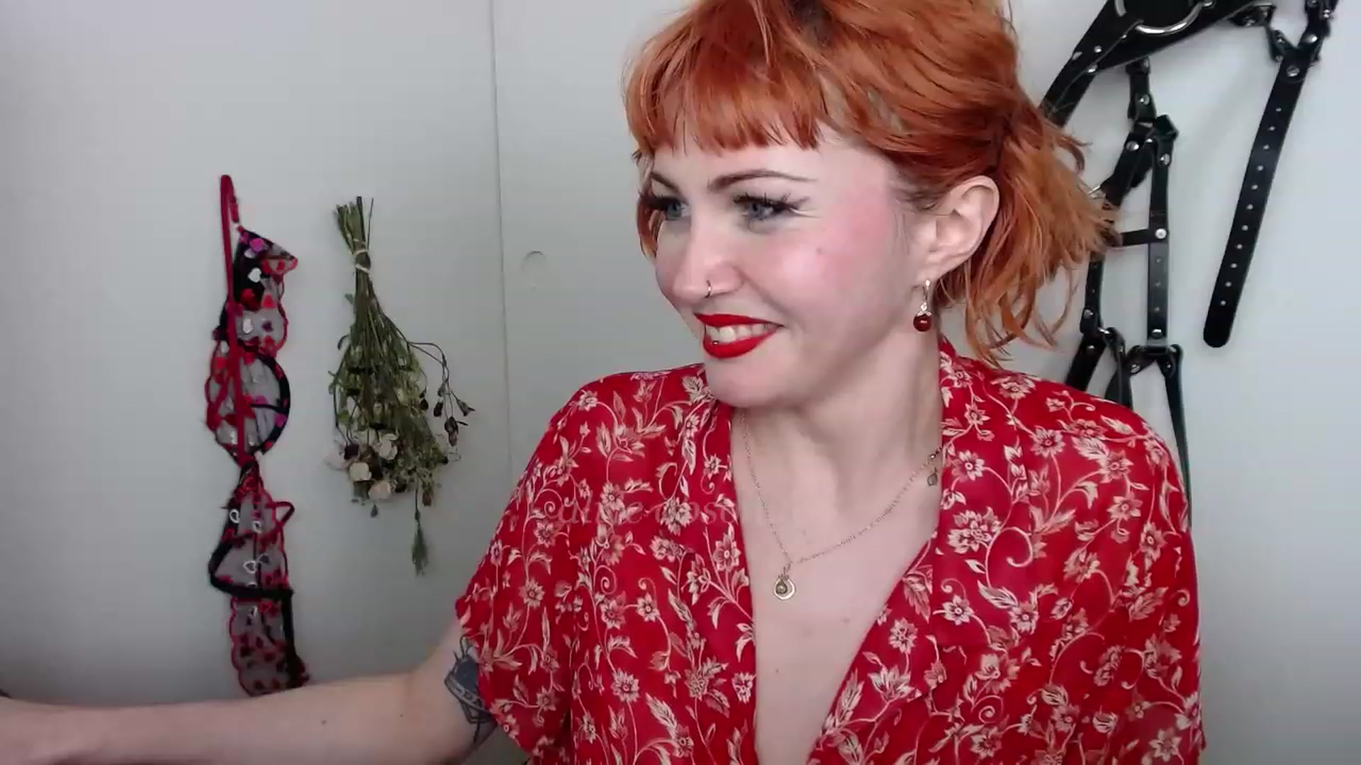 Gallery image thumbnail from aliceabs0lute's myfreecams stream on, 03/06/2023, 19:32 image 14 of 20