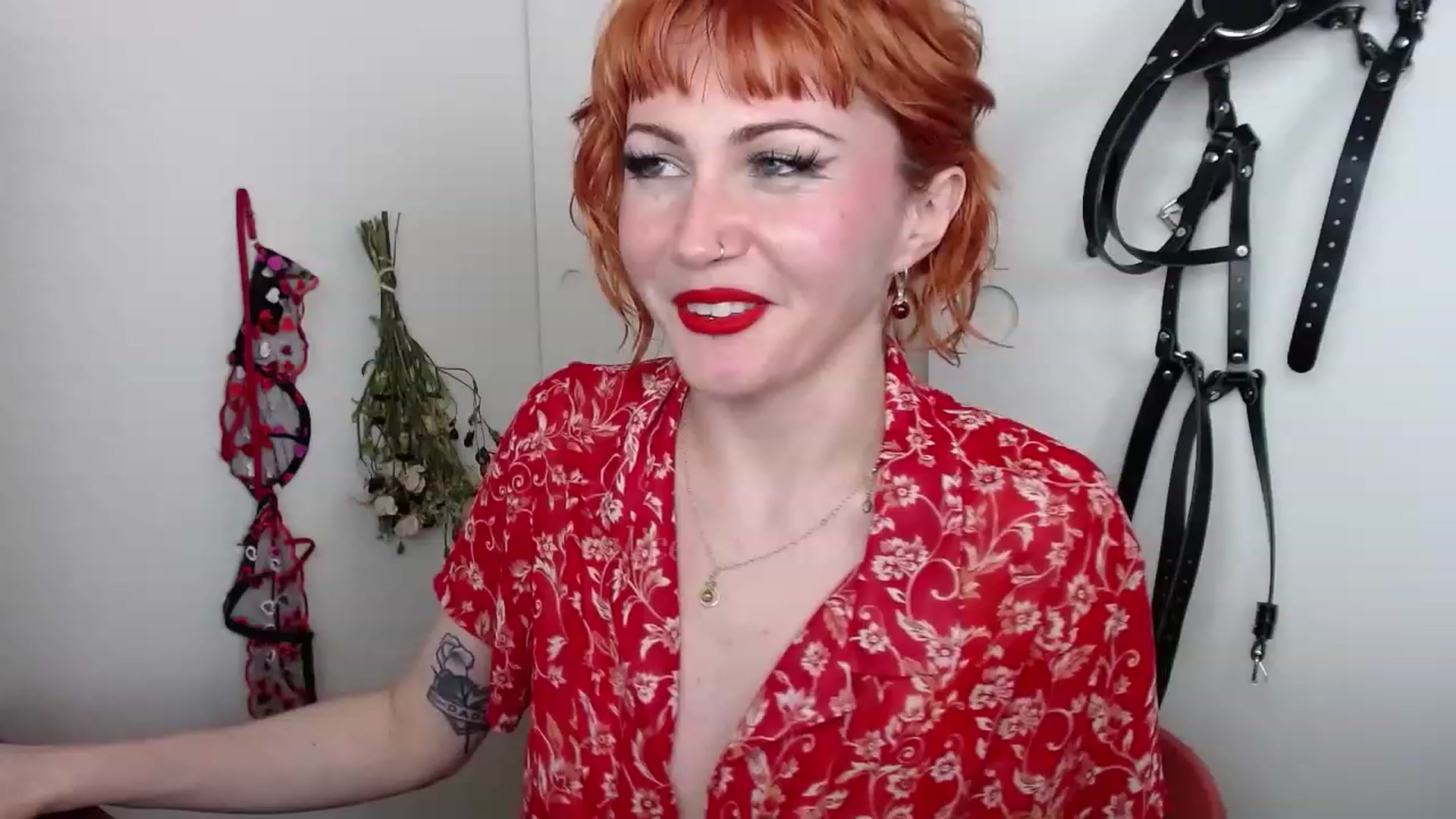 Gallery image thumbnail from aliceabs0lute's myfreecams stream on, 03/06/2023, 19:32 image 8 of 20