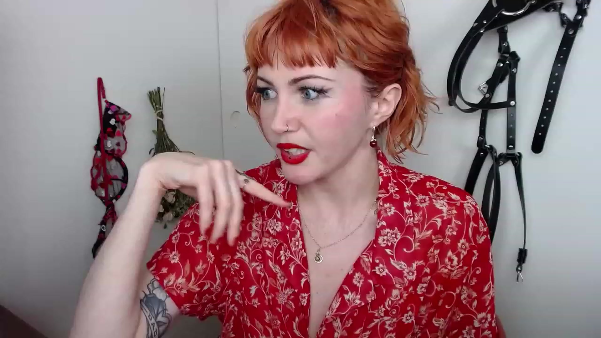 Gallery image thumbnail from aliceabs0lute's myfreecams stream on, 03/06/2023, 19:32 image 12 of 20