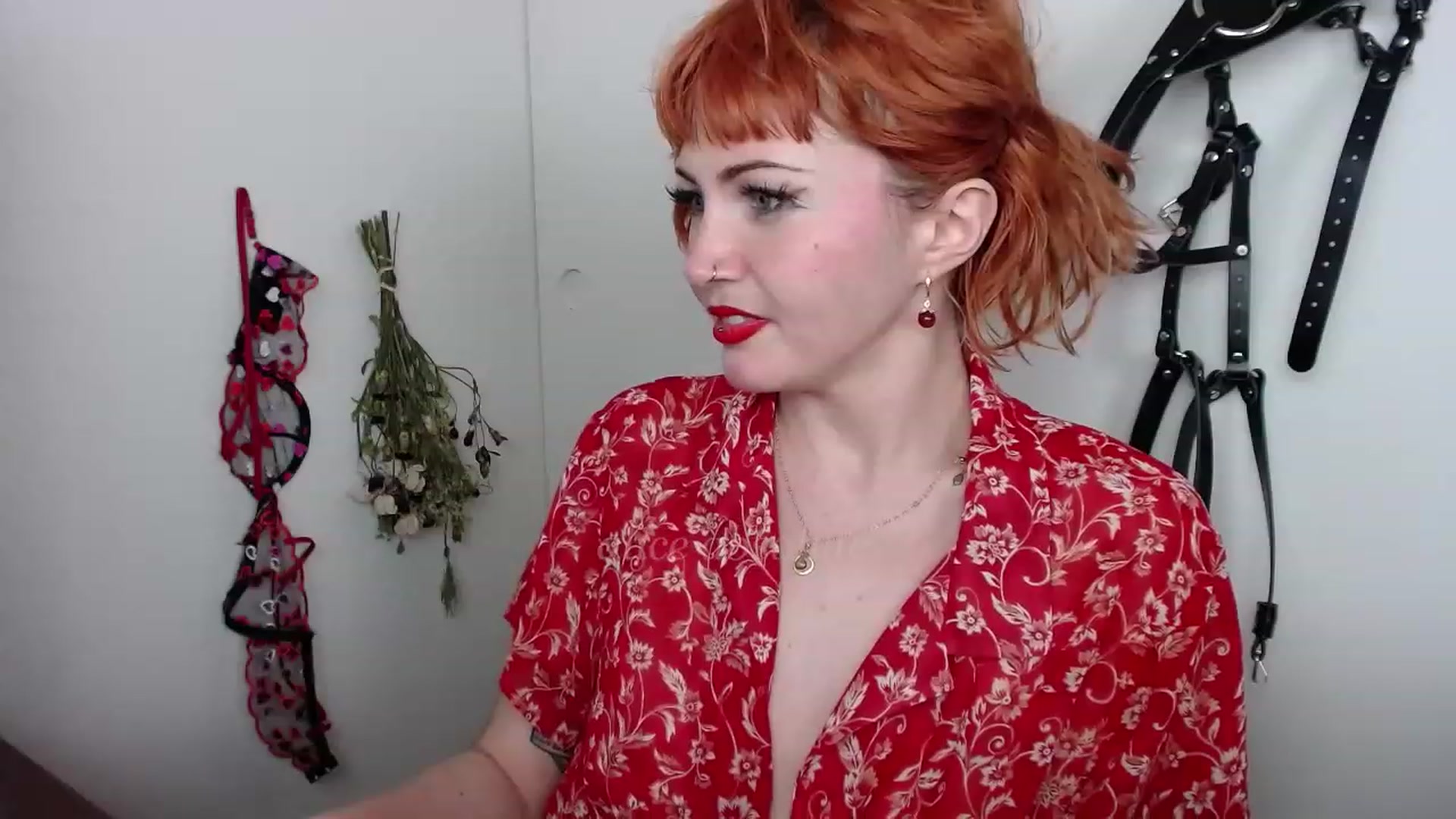 Gallery image thumbnail from aliceabs0lute's myfreecams stream on, 03/06/2023, 19:32 image 13 of 20