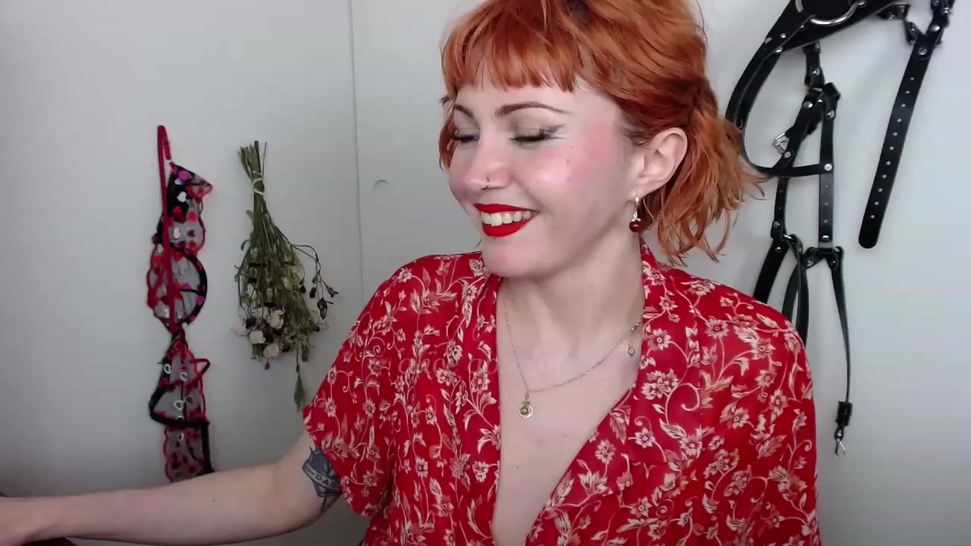 Gallery image thumbnail from aliceabs0lute's myfreecams stream on, 03/06/2023, 19:32 image 10 of 20