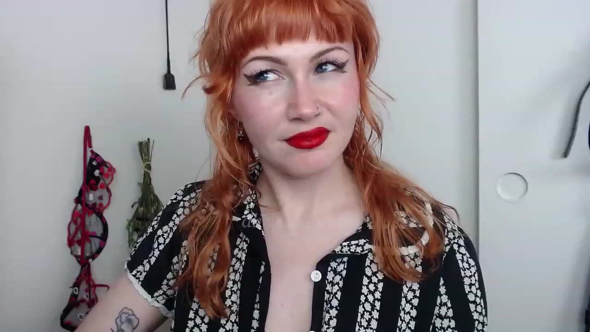 Gallery image thumbnail from aliceabs0lute's myfreecams stream on, 03/14/2023, 21:23 image 18 of 20