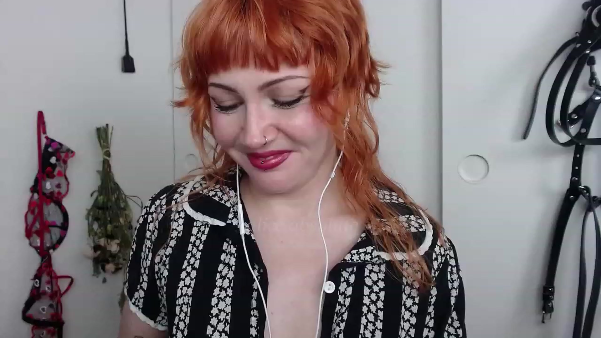 Gallery image thumbnail from aliceabs0lute's myfreecams stream on, 03/14/2023, 21:23 image 8 of 20