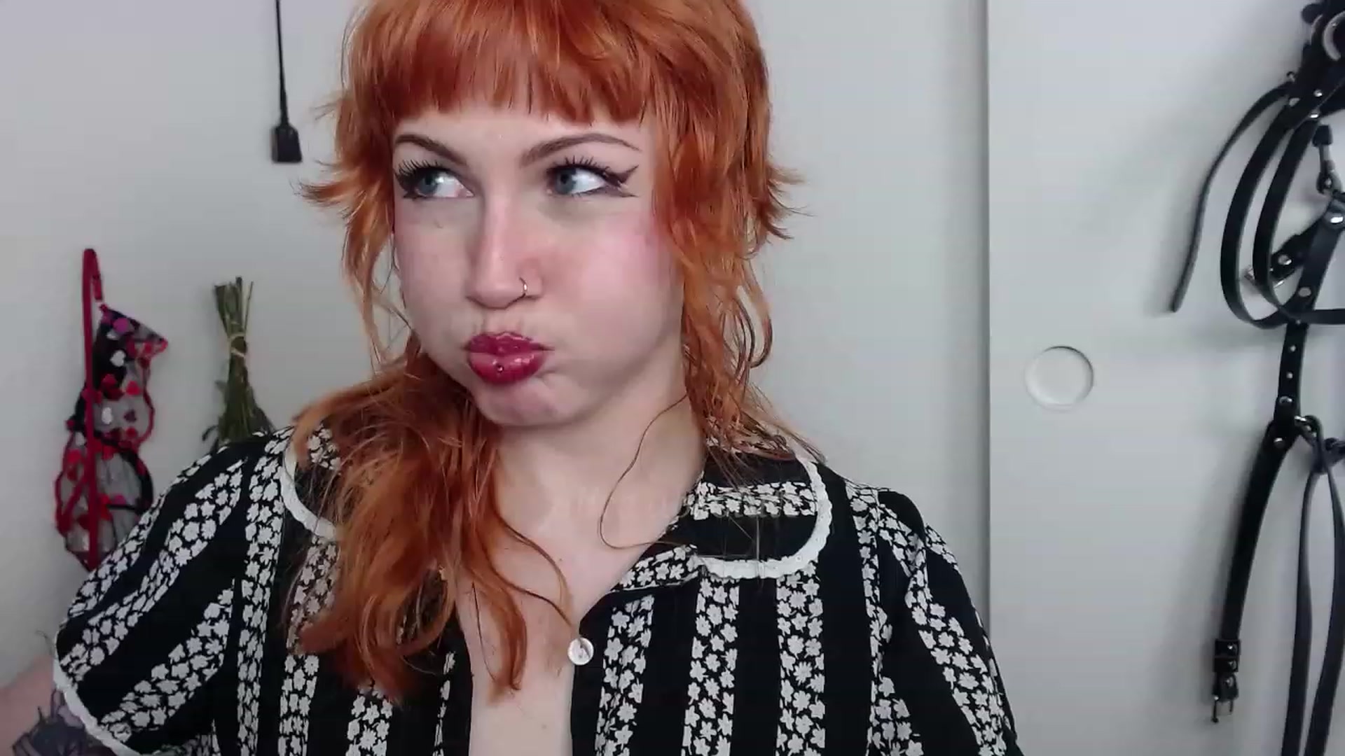 Gallery image thumbnail from aliceabs0lute's myfreecams stream on, 03/14/2023, 21:23 image 6 of 20