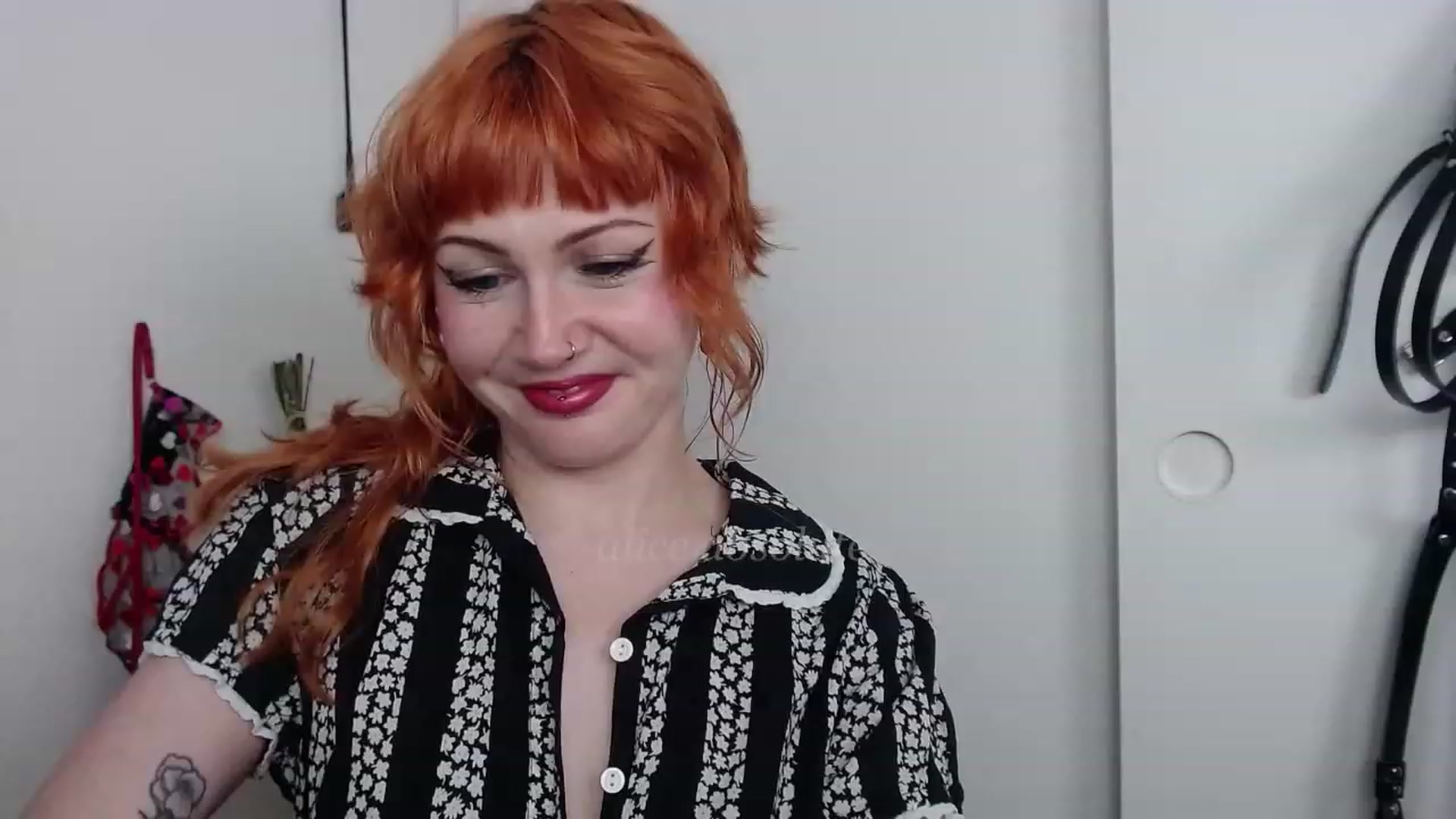 Gallery image thumbnail from aliceabs0lute's myfreecams stream on, 03/14/2023, 21:23 image 10 of 20