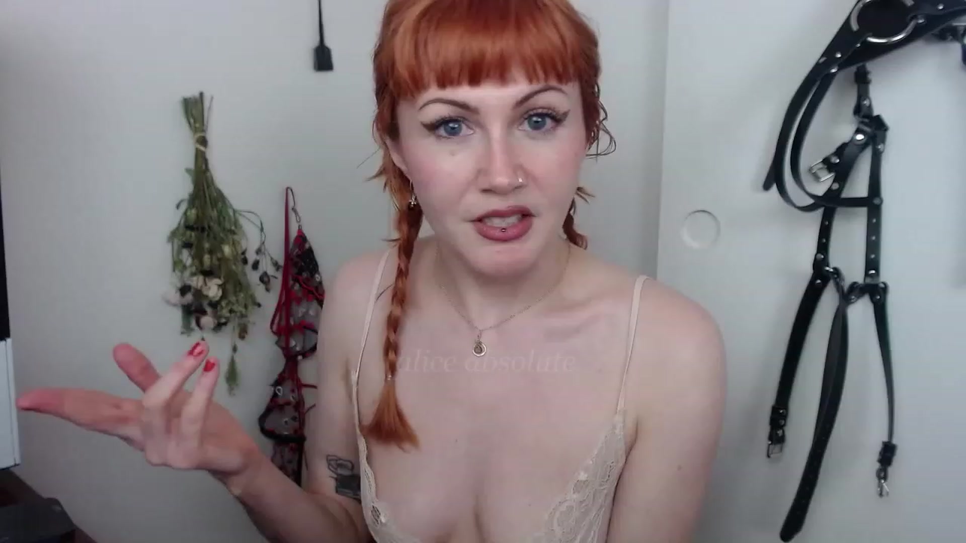 Gallery image thumbnail from aliceabs0lute's myfreecams stream on, 03/16/2023, 21:33 image 16 of 20