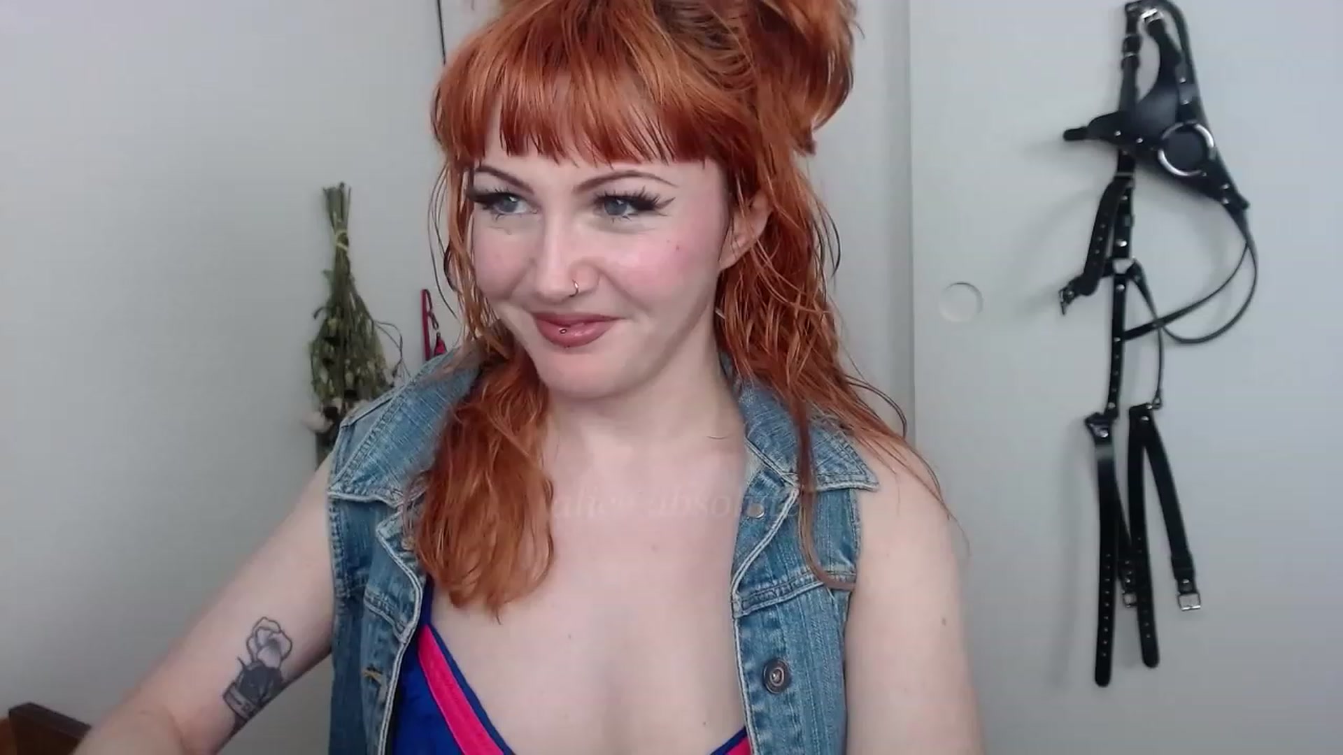 Gallery image thumbnail from aliceabs0lute's myfreecams stream on, 03/21/2023, 20:35 image 6 of 20