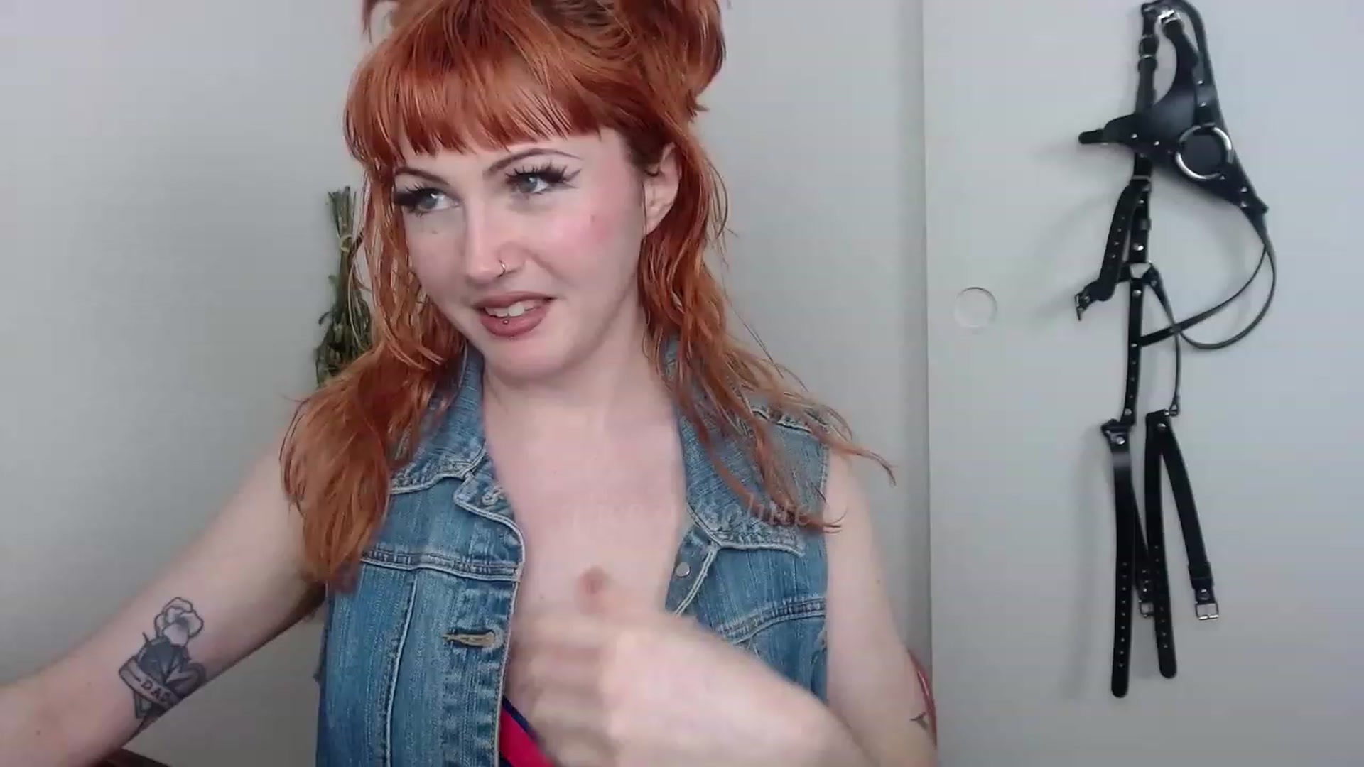 Gallery image thumbnail from aliceabs0lute's myfreecams stream on, 03/21/2023, 20:35 image 16 of 20