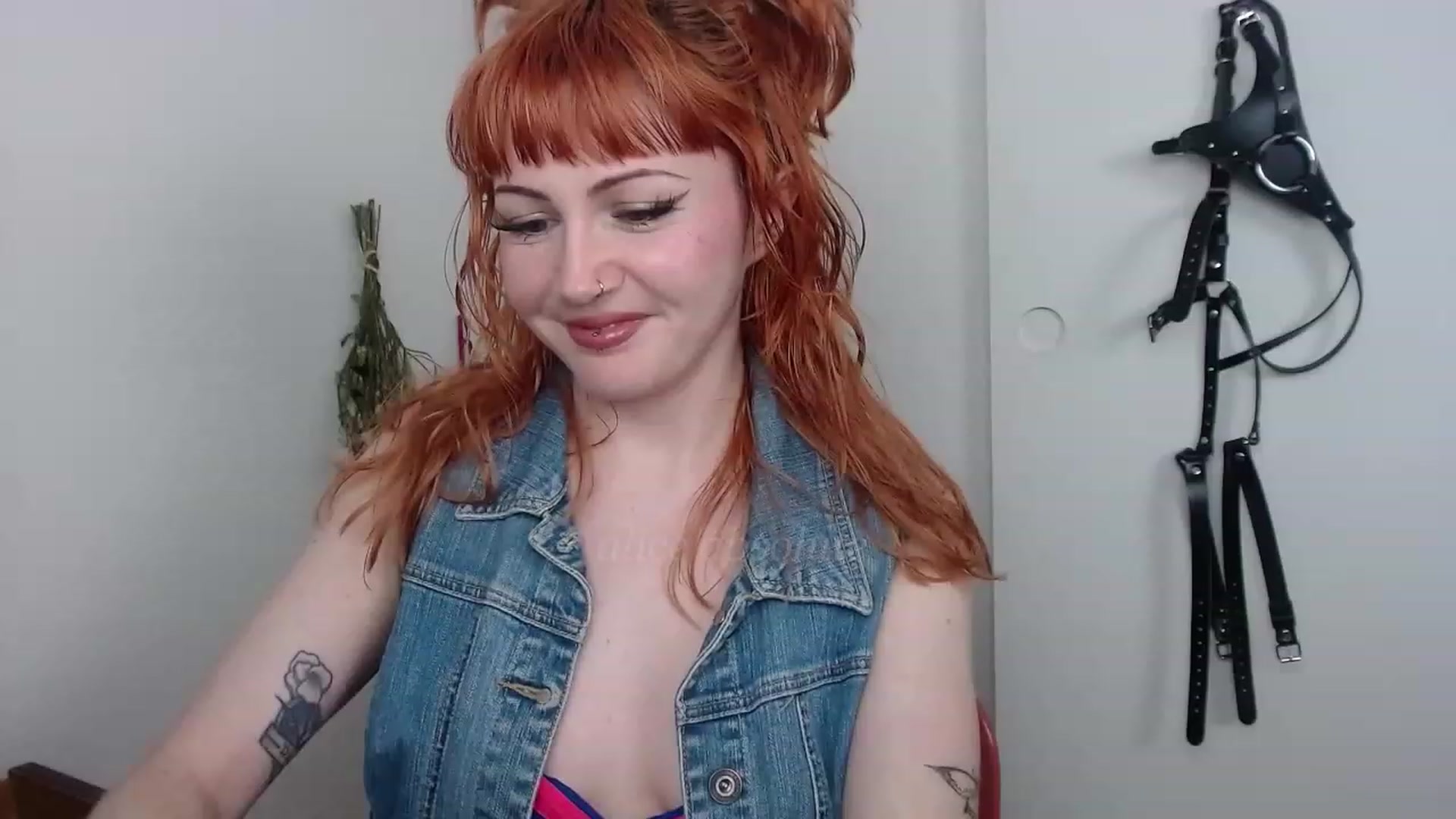 Gallery image thumbnail from aliceabs0lute's myfreecams stream on, 03/21/2023, 20:35 image 12 of 20