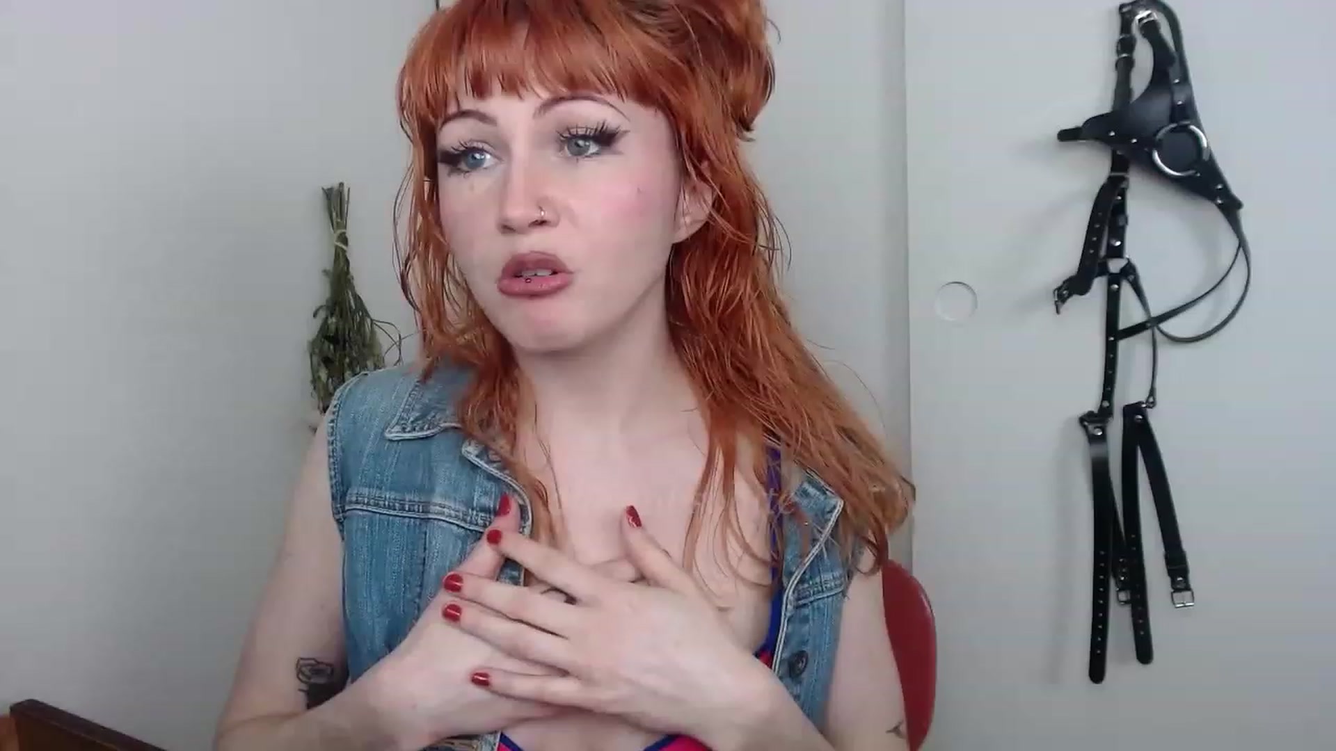 Gallery image thumbnail from aliceabs0lute's myfreecams stream on, 03/21/2023, 20:35 image 9 of 20