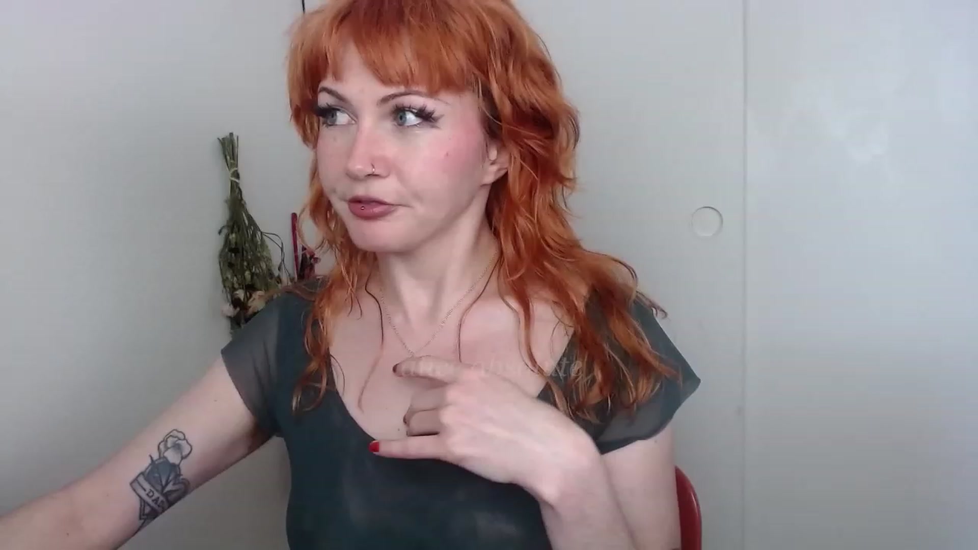 Gallery image thumbnail from aliceabs0lute's myfreecams stream on, 03/22/2023, 22:11 image 16 of 20