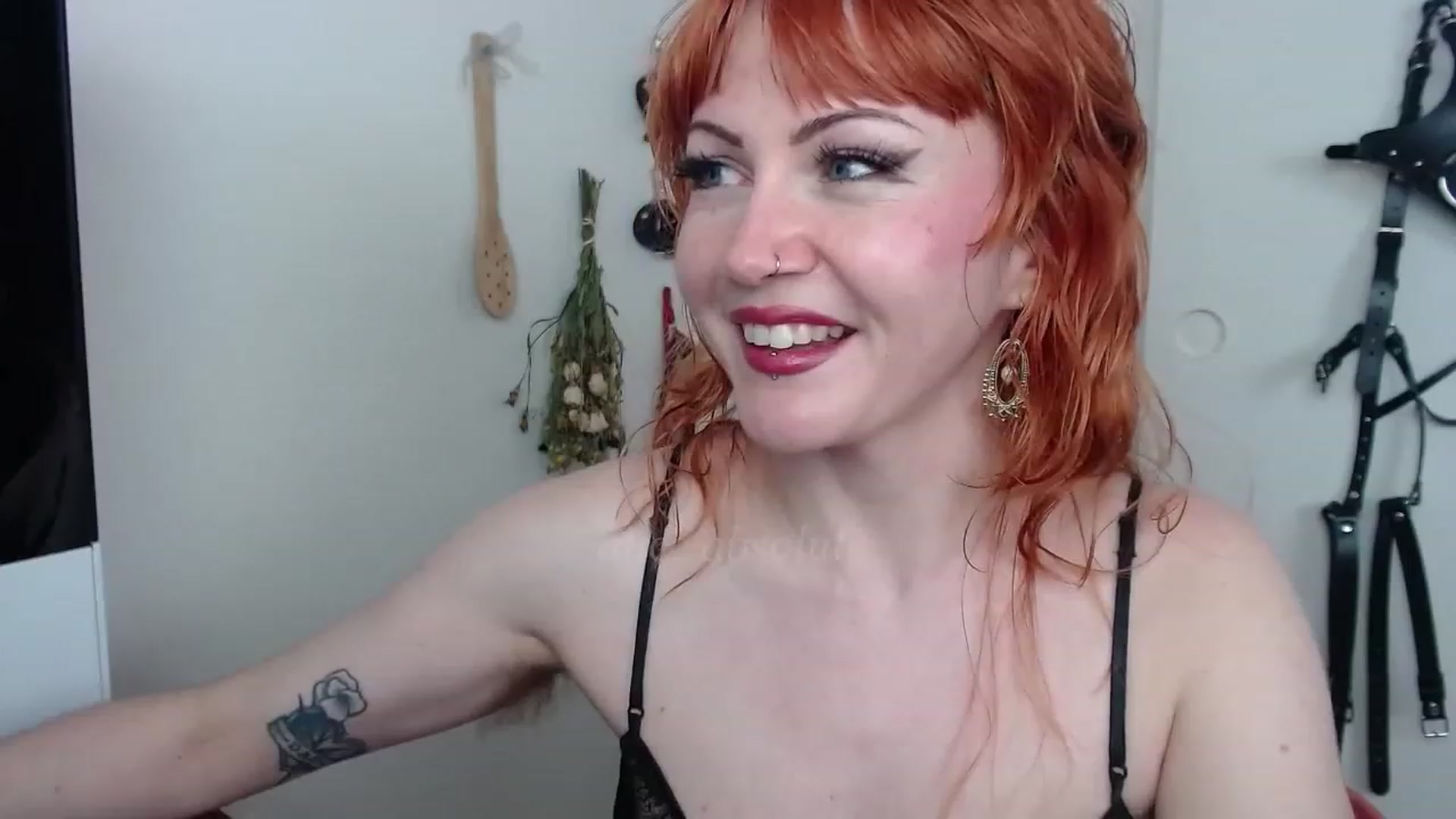 Gallery image thumbnail from aliceabs0lute's myfreecams stream on, 03/27/2023, 21:59 image 2 of 20