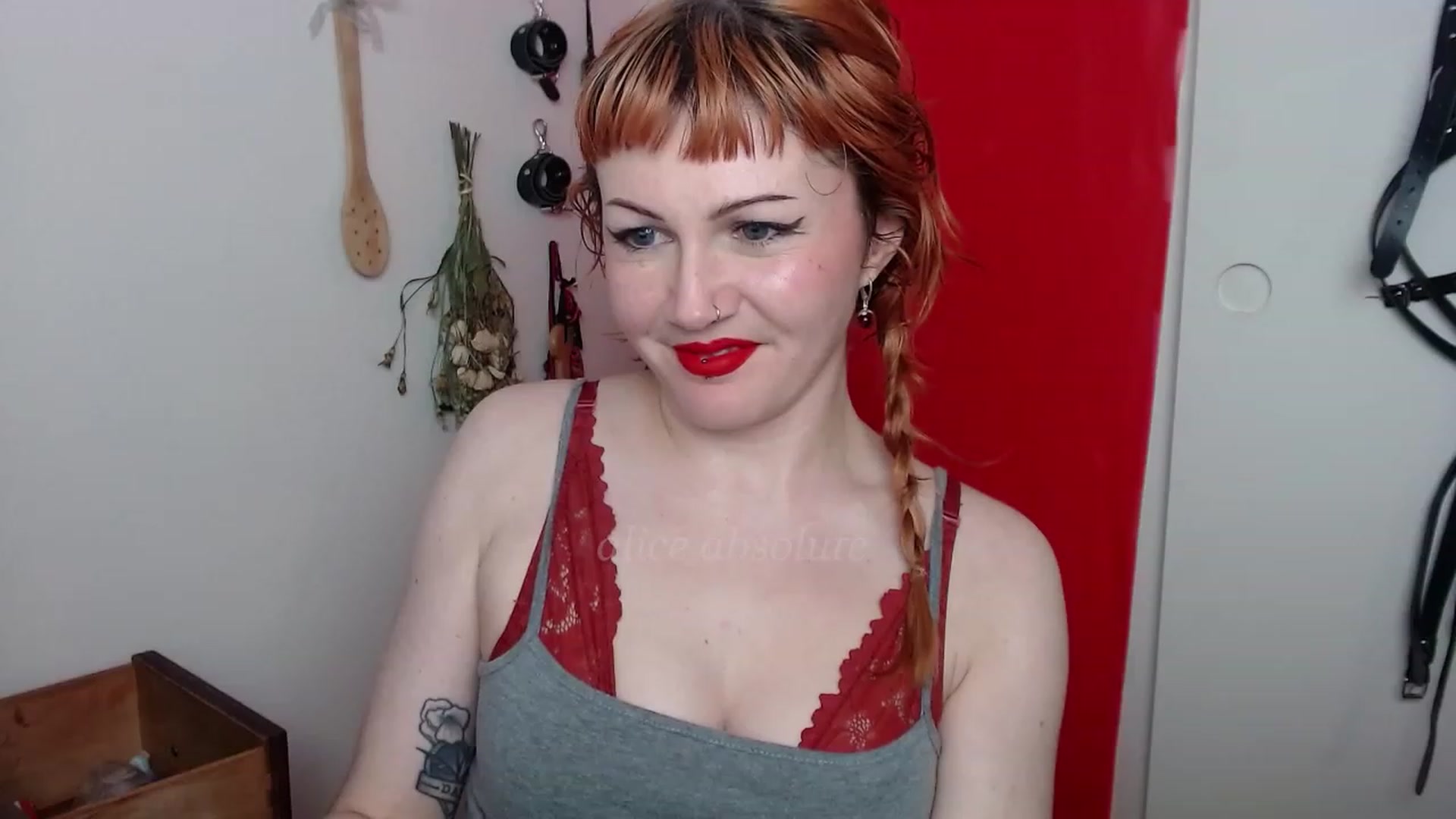 Gallery image thumbnail from aliceabs0lute's myfreecams stream on, 04/20/2023, 19:56 image 17 of 20