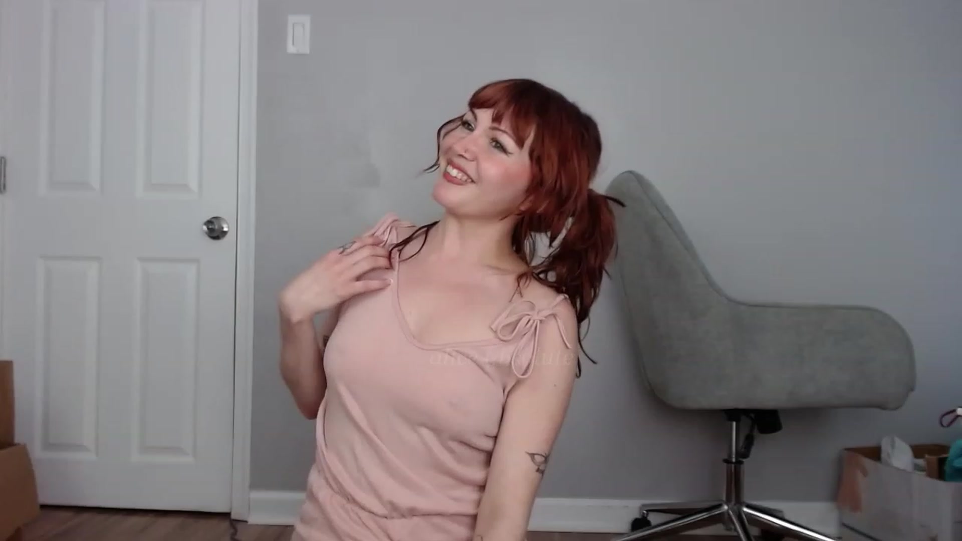 Gallery image thumbnail from aliceabs0lute's myfreecams stream on, 06/19/2023, 19:46 image 19 of 20
