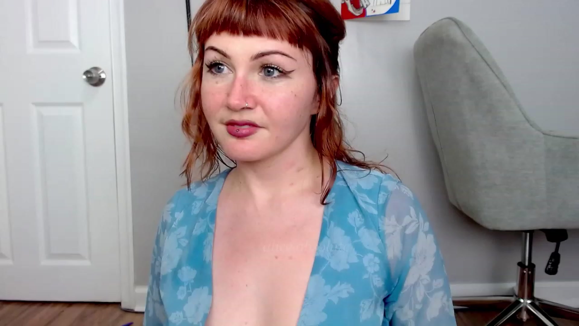 Gallery image thumbnail from aliceabs0lute's myfreecams stream on, 07/13/2023, 17:21 image 12 of 20