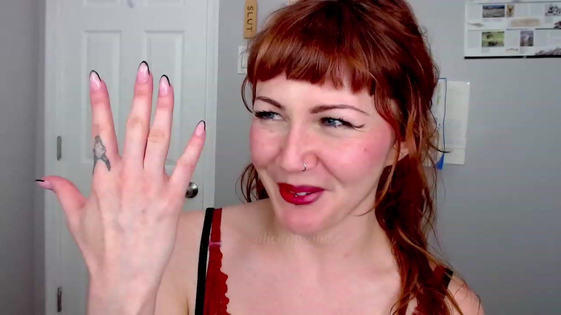 Gallery image thumbnail from aliceabs0lute's myfreecams stream on, 07/19/2023, 19:21 image 11 of 20
