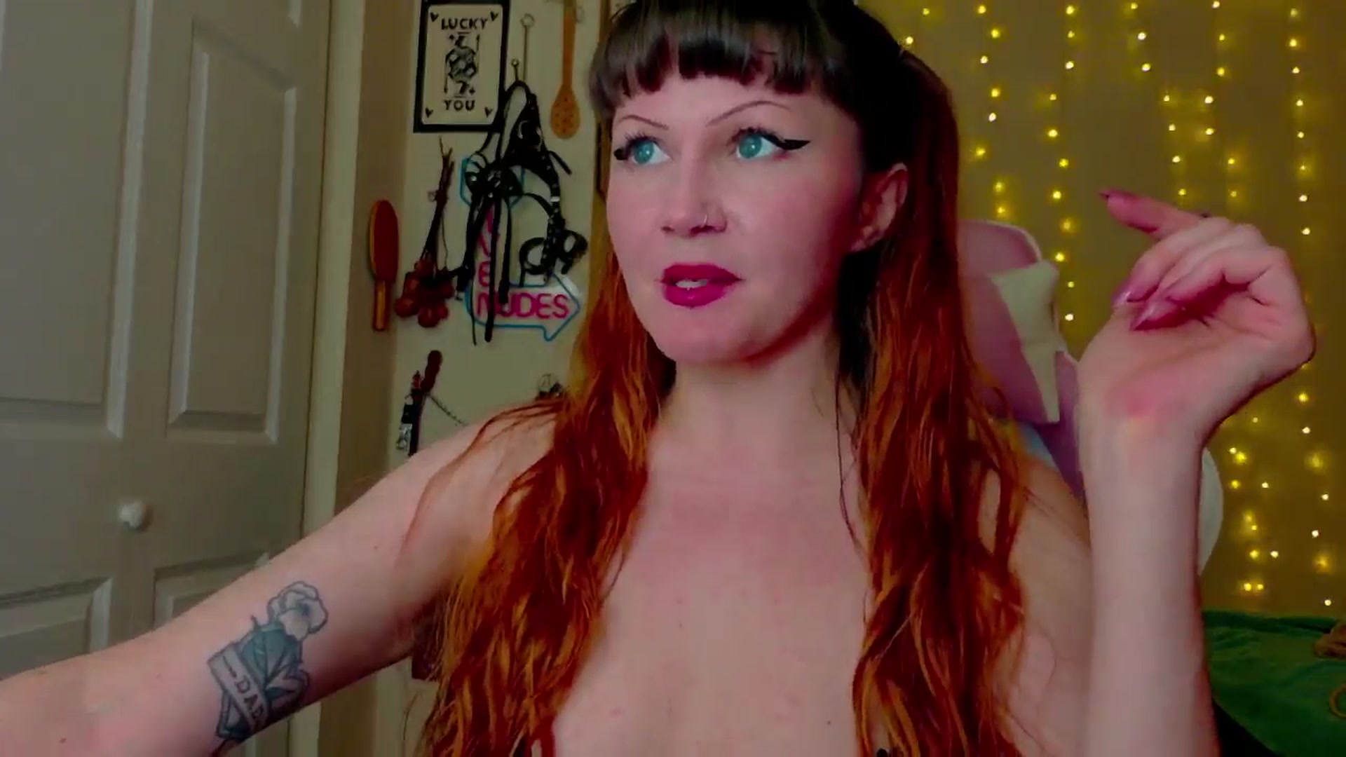 Gallery image thumbnail from aliceabs0lute's myfreecams stream on, 08/16/2025, 01:14 image 15 of 20