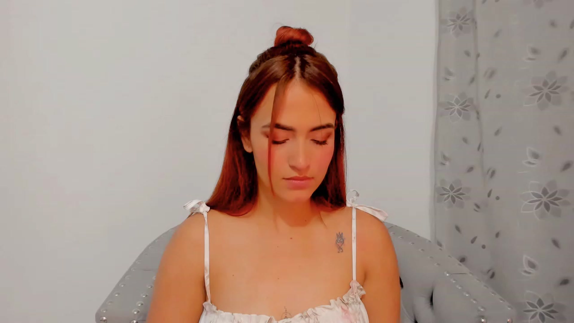 Gallery image thumbnail from alicee_sweet's myfreecams stream on, 12/05/2022, 07:09 image 13 of 20
