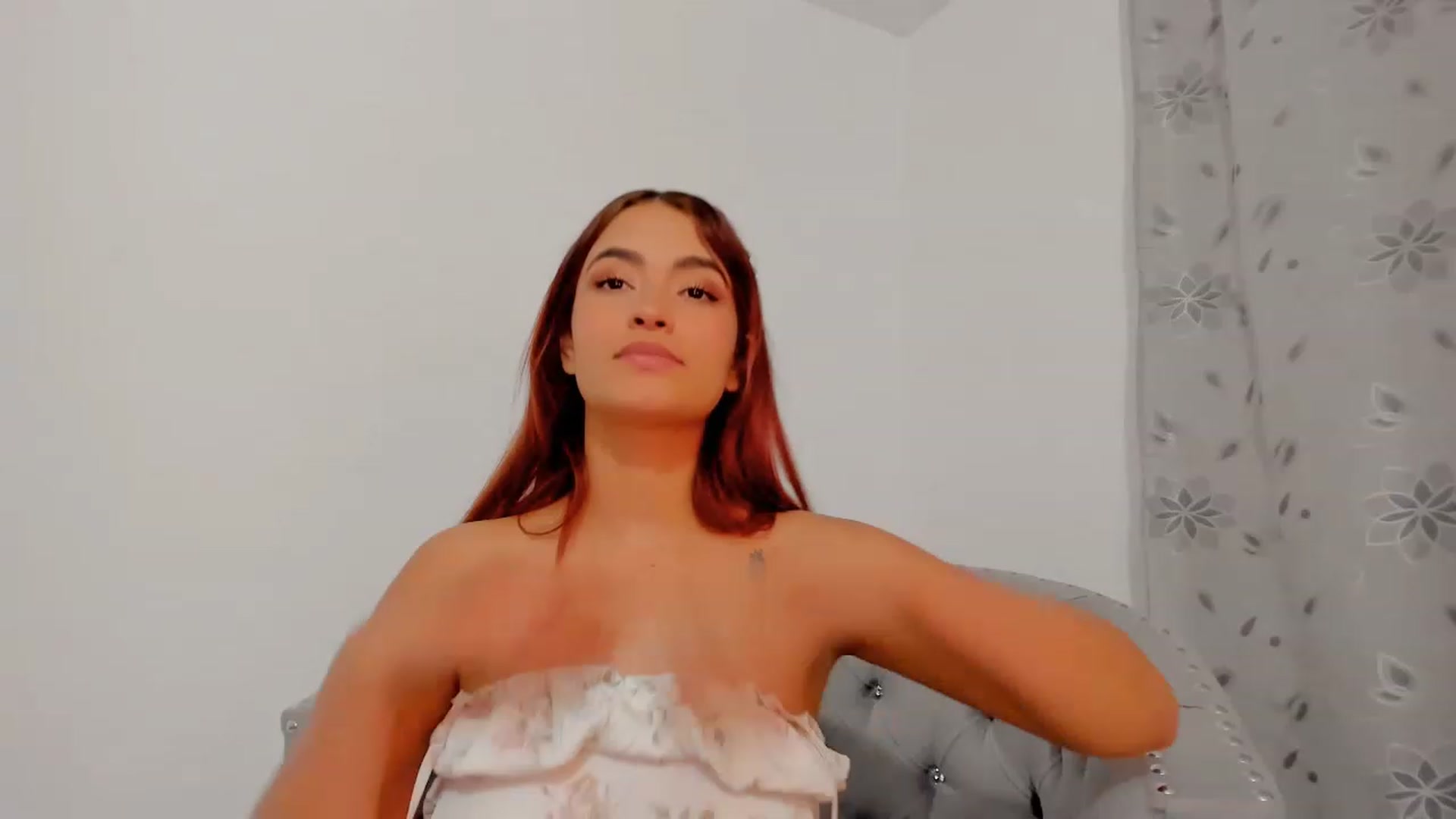 Gallery image thumbnail from alicee_sweet's myfreecams stream on, 12/05/2022, 09:35 image 11 of 20