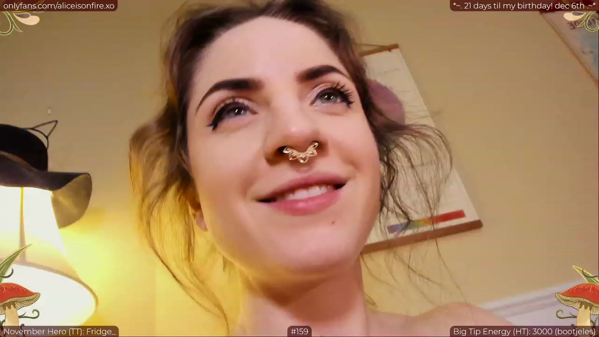 Gallery image thumbnail from aliceisonfire's myfreecams stream on, 11/16/2022, 09:42 image 12 of 20