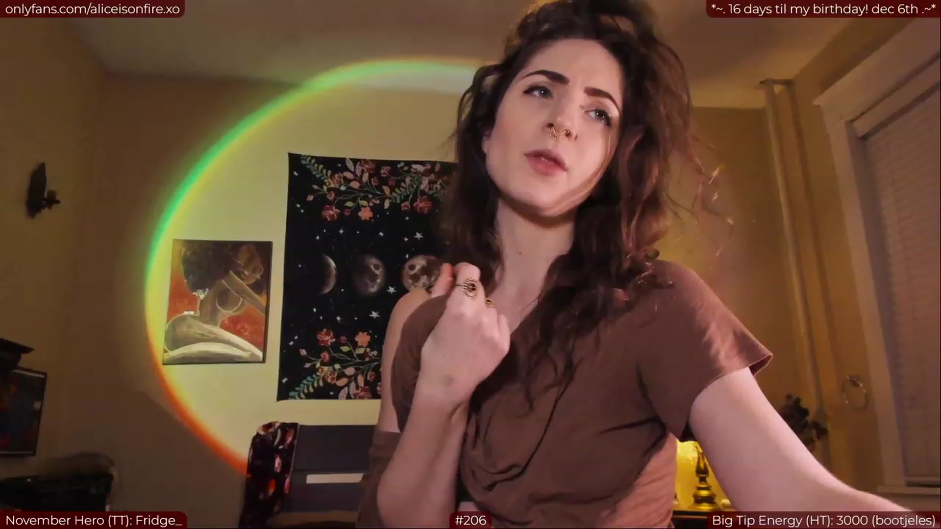 Gallery image thumbnail from aliceisonfire's myfreecams stream on, 11/21/2022, 07:25 image 4 of 20