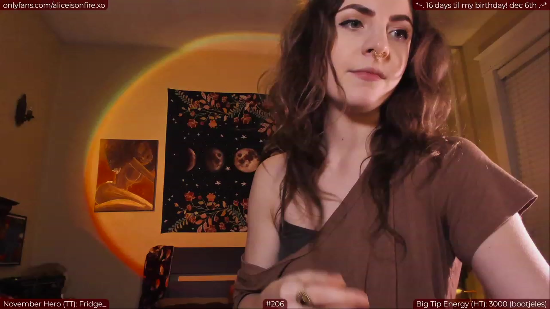 Gallery image thumbnail from aliceisonfire's myfreecams stream on, 11/21/2022, 07:25 image 5 of 20