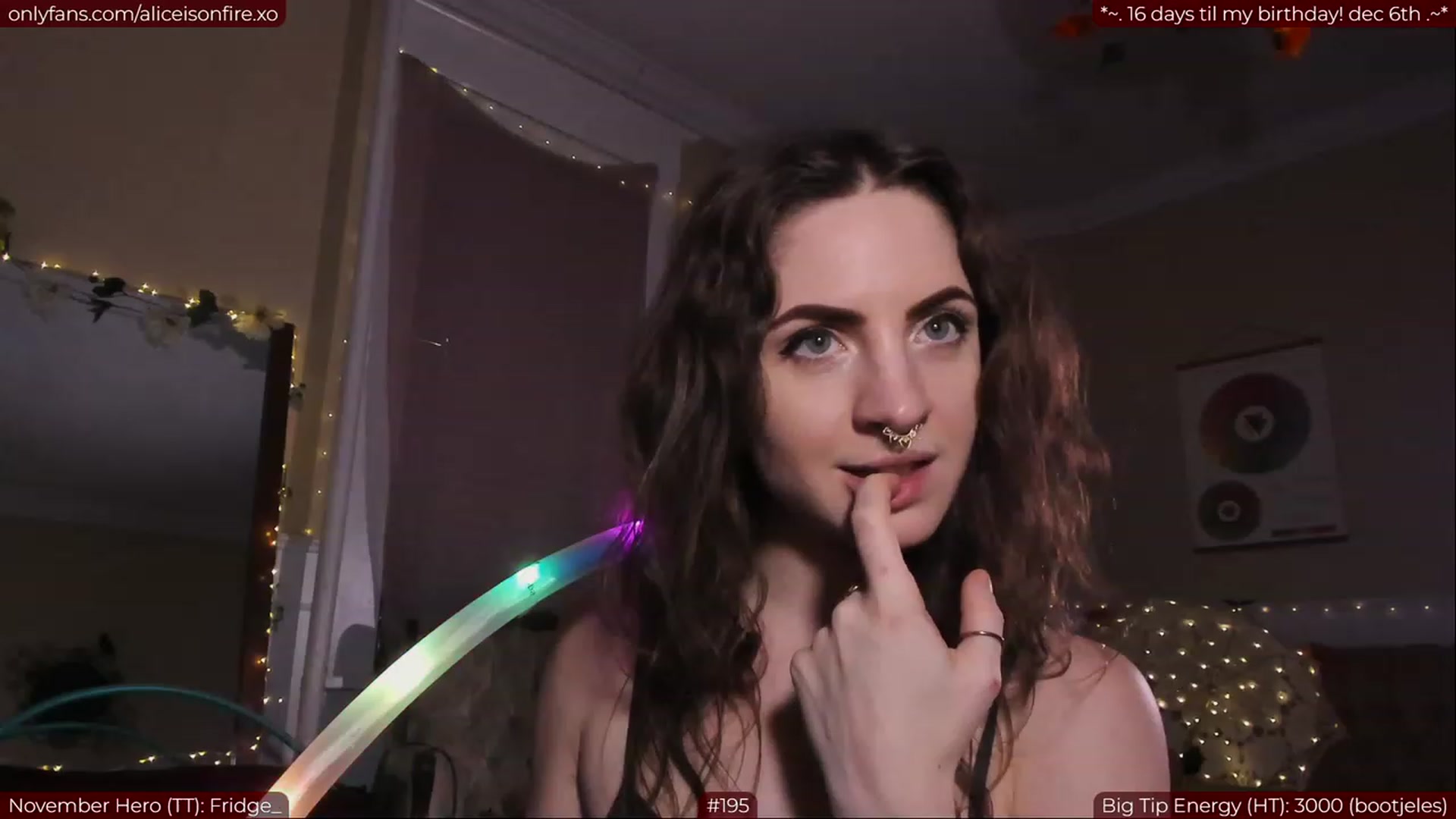 Gallery image thumbnail from aliceisonfire's myfreecams stream on, 11/21/2022, 08:51 image 9 of 20