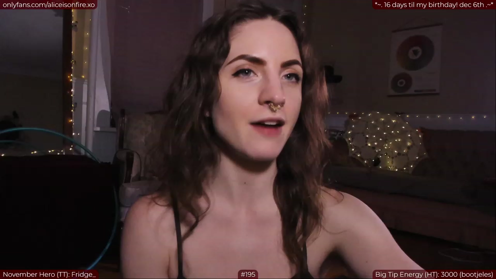 Gallery image thumbnail from aliceisonfire's myfreecams stream on, 11/21/2022, 08:51 image 13 of 20