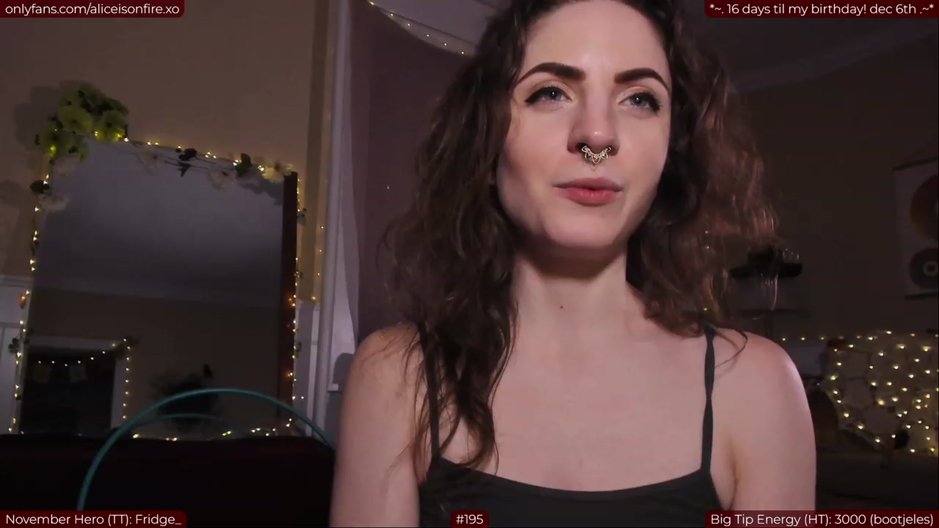 Gallery image thumbnail from aliceisonfire's myfreecams stream on, 11/21/2022, 08:51 image 4 of 20