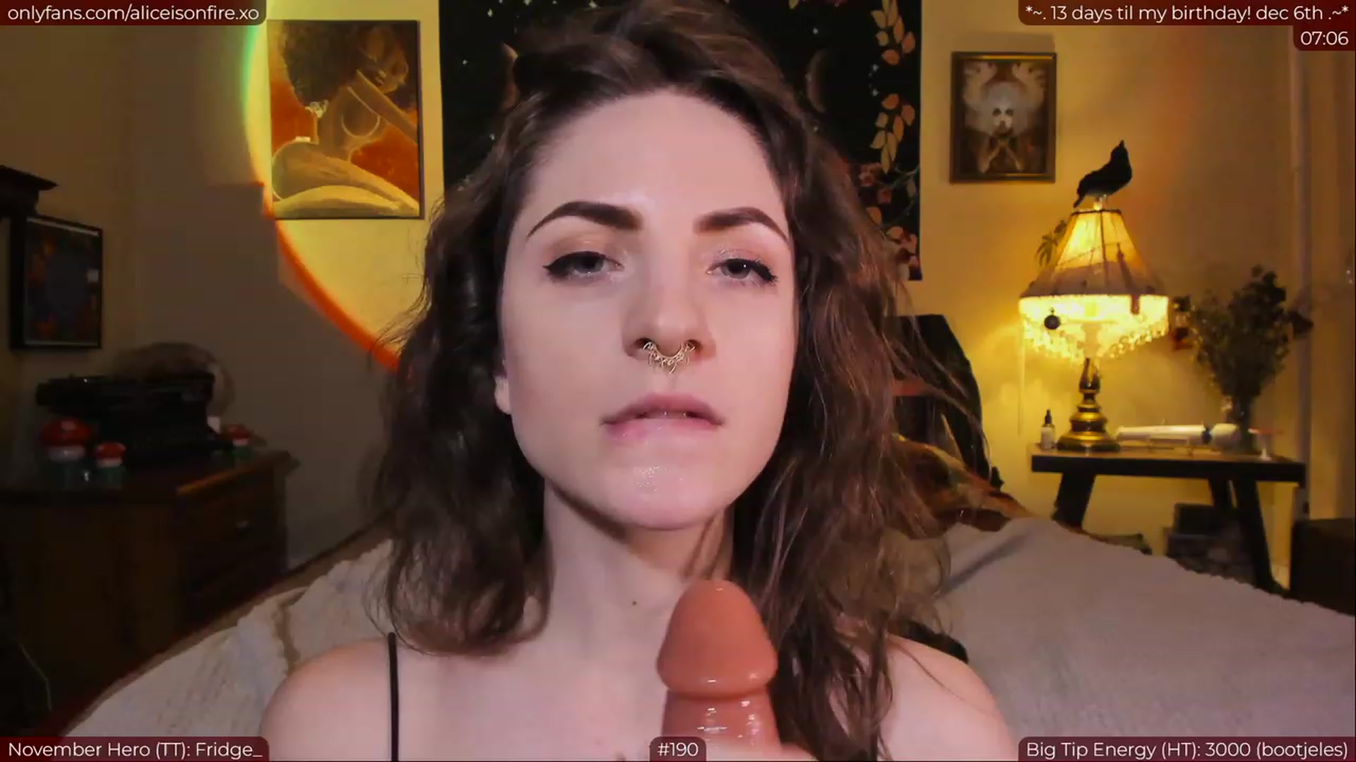 Gallery image thumbnail from aliceisonfire's myfreecams stream on, 11/24/2022, 07:19 image 18 of 20