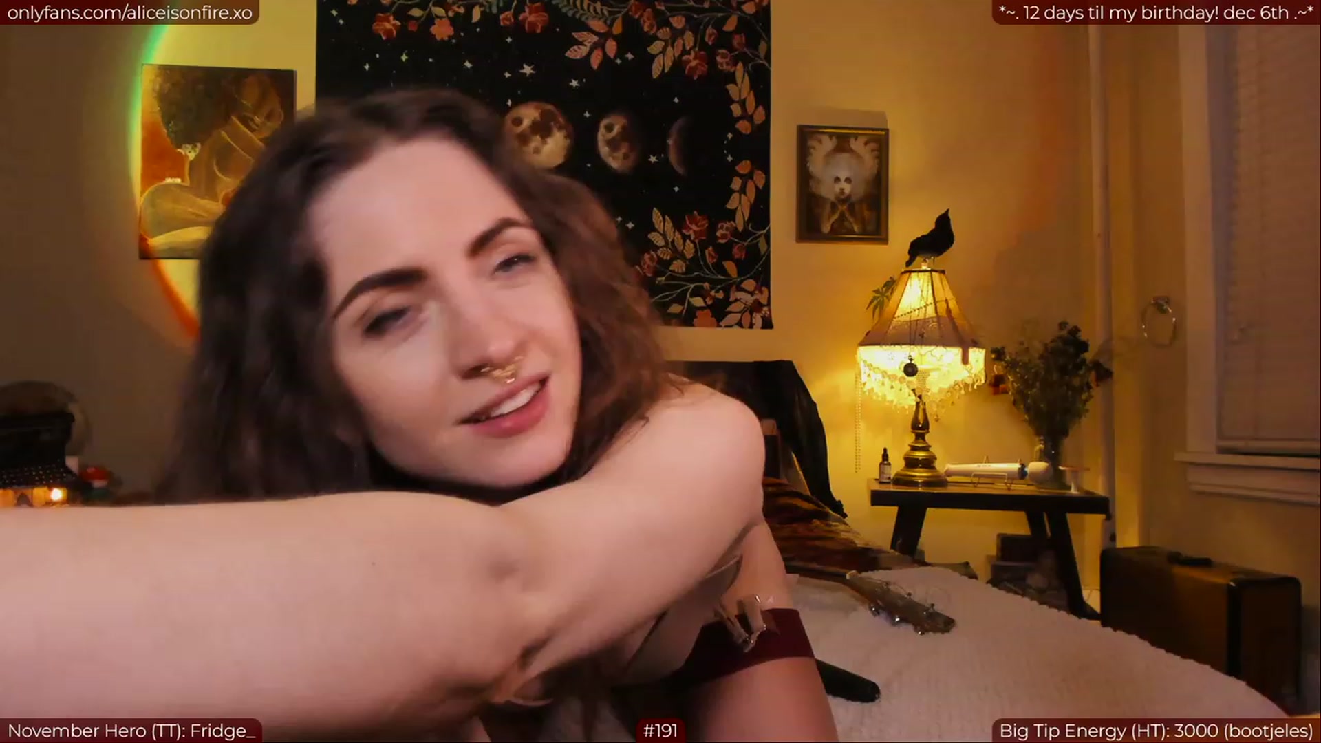 Gallery image thumbnail from aliceisonfire's myfreecams stream on, 11/25/2022, 08:51 image 17 of 20