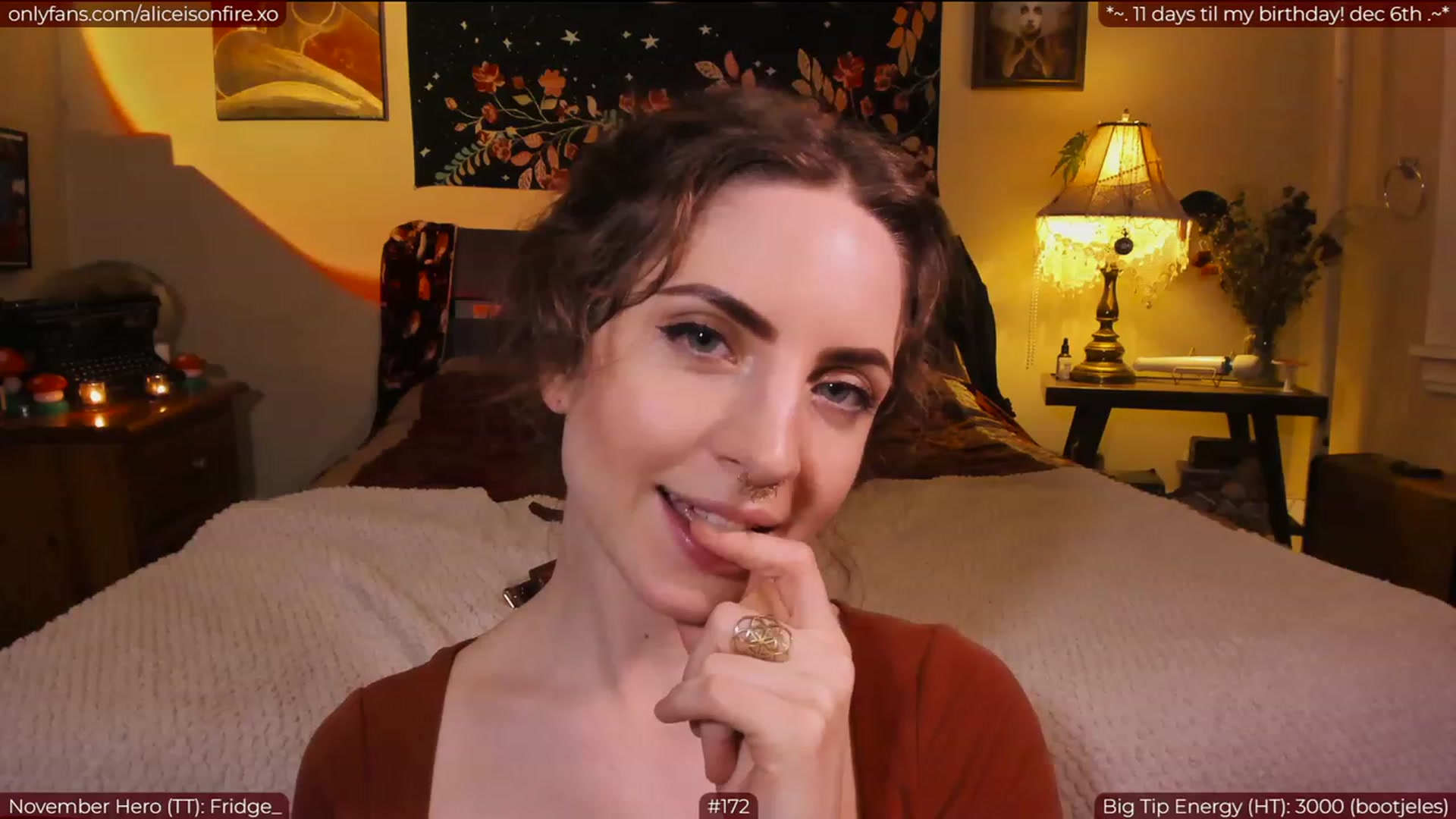 Gallery image thumbnail from aliceisonfire's myfreecams stream on, 11/26/2022, 08:23 image 1 of 20