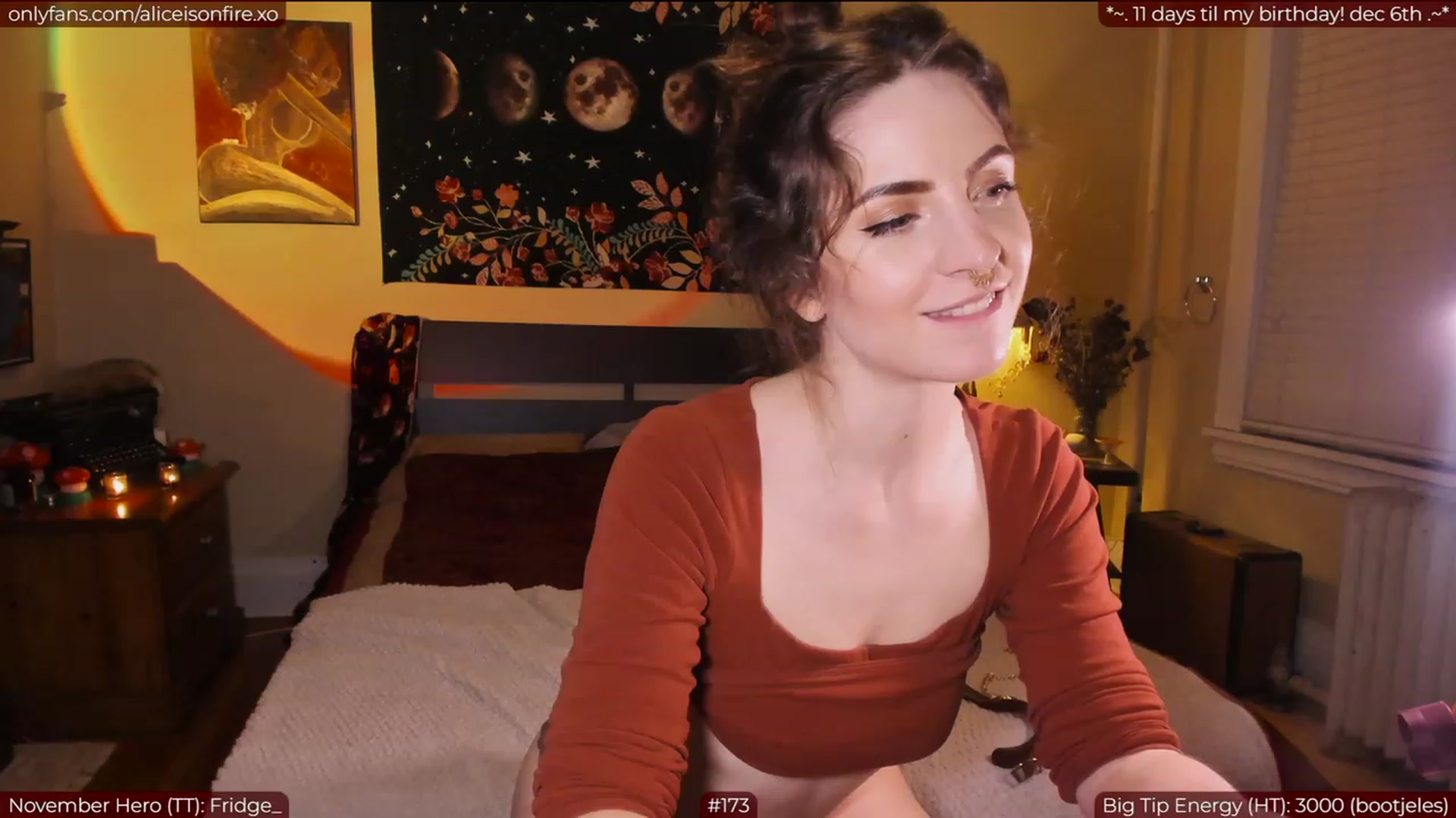 Gallery image thumbnail from aliceisonfire's myfreecams stream on, 11/26/2022, 08:23 image 9 of 20