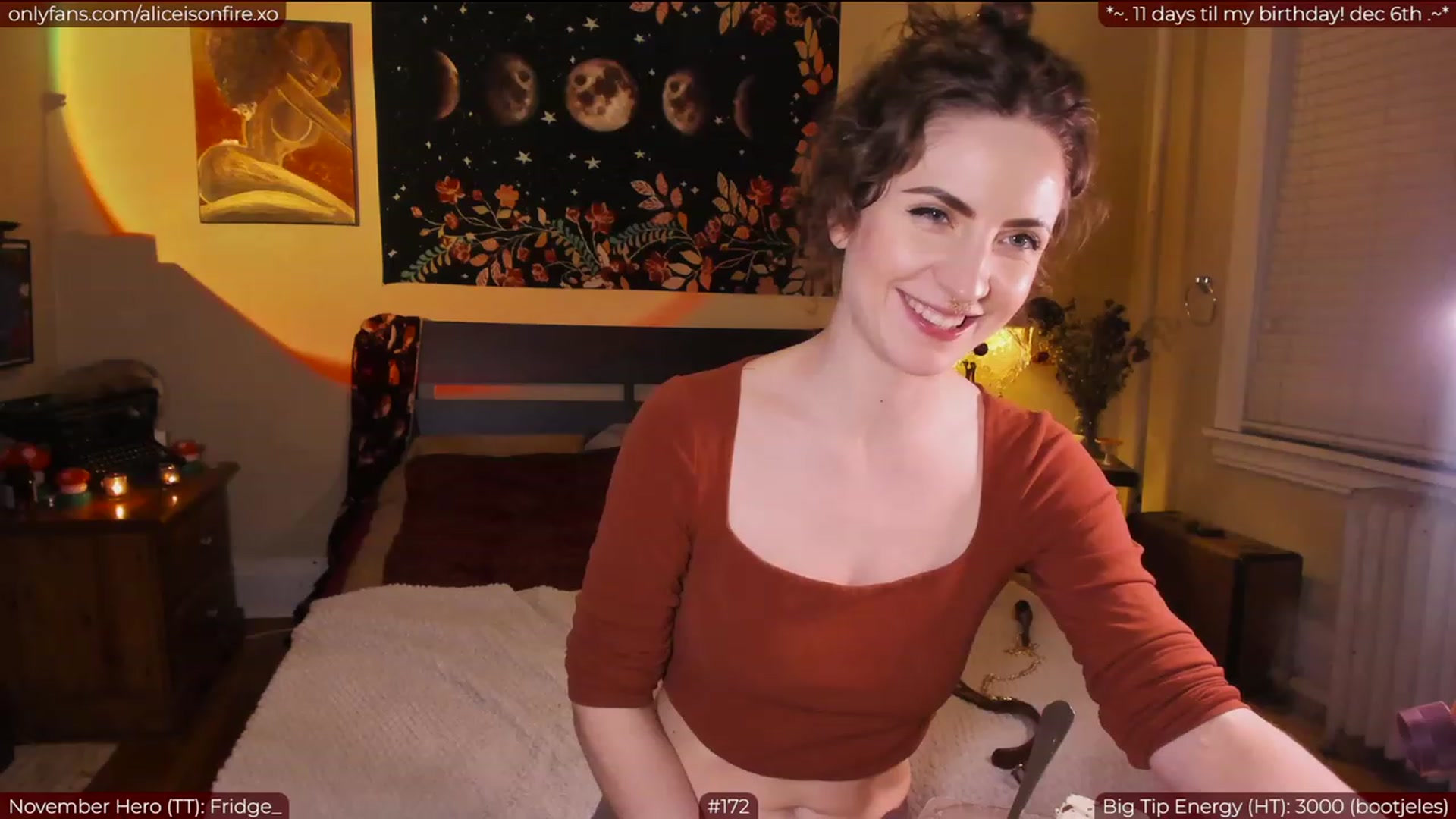 Gallery image thumbnail from aliceisonfire's myfreecams stream on, 11/26/2022, 08:23 image 6 of 20