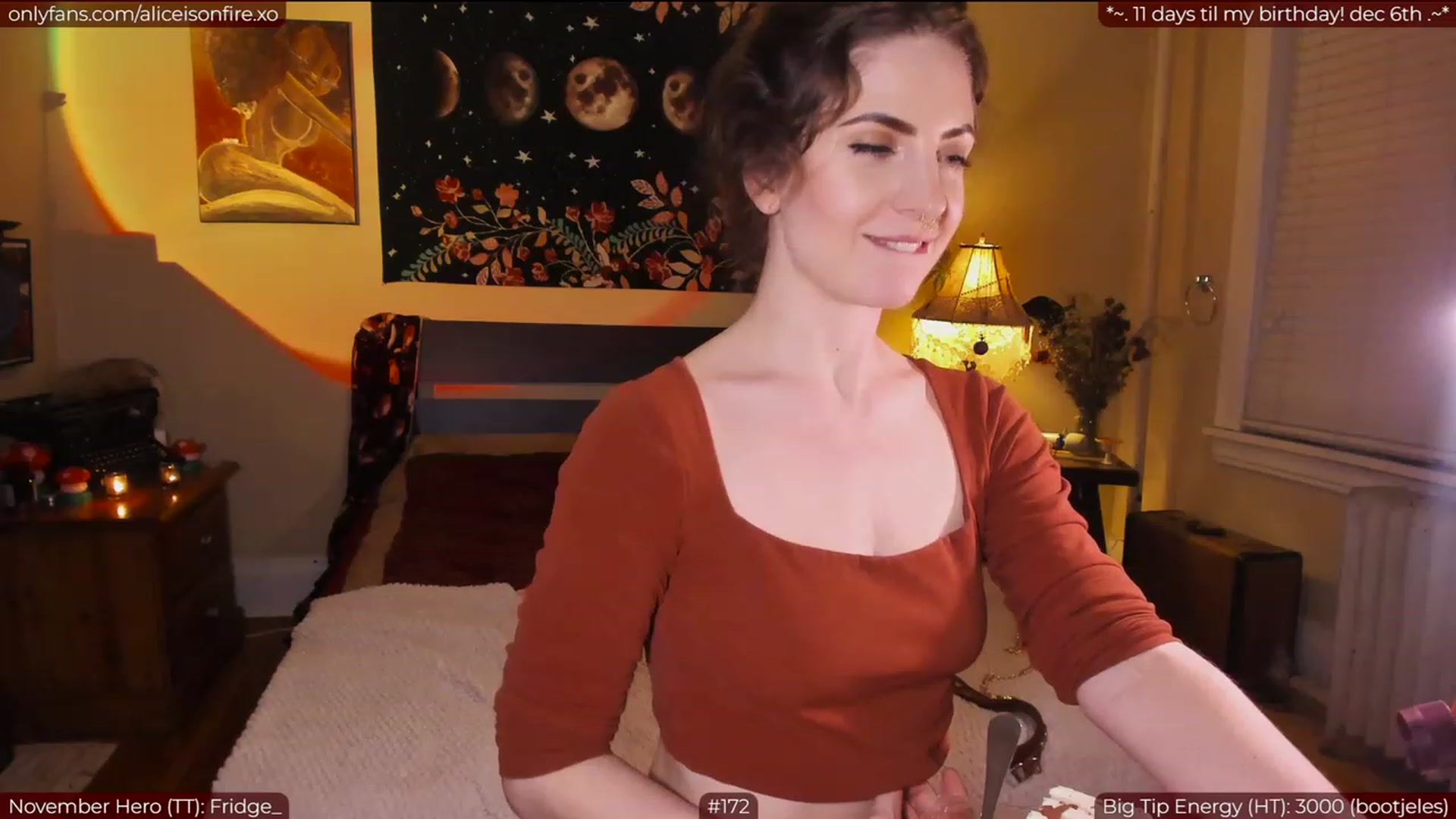 Gallery image thumbnail from aliceisonfire's myfreecams stream on, 11/26/2022, 08:23 image 5 of 20
