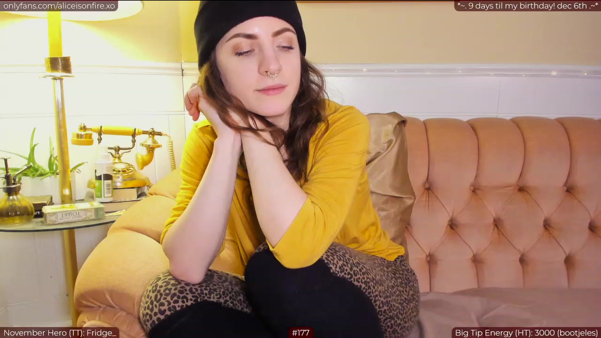 Gallery image thumbnail from aliceisonfire's myfreecams stream on, 11/28/2022, 08:53 image 9 of 20
