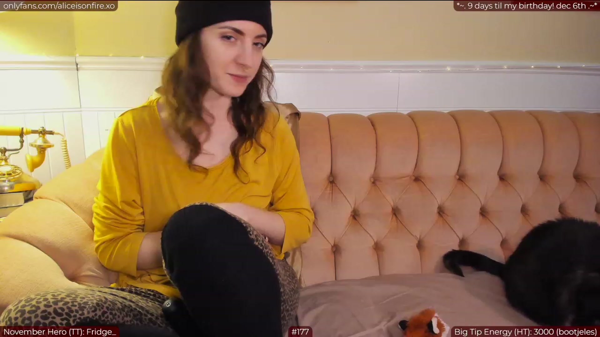 Gallery image thumbnail from aliceisonfire's myfreecams stream on, 11/28/2022, 08:53 image 7 of 20