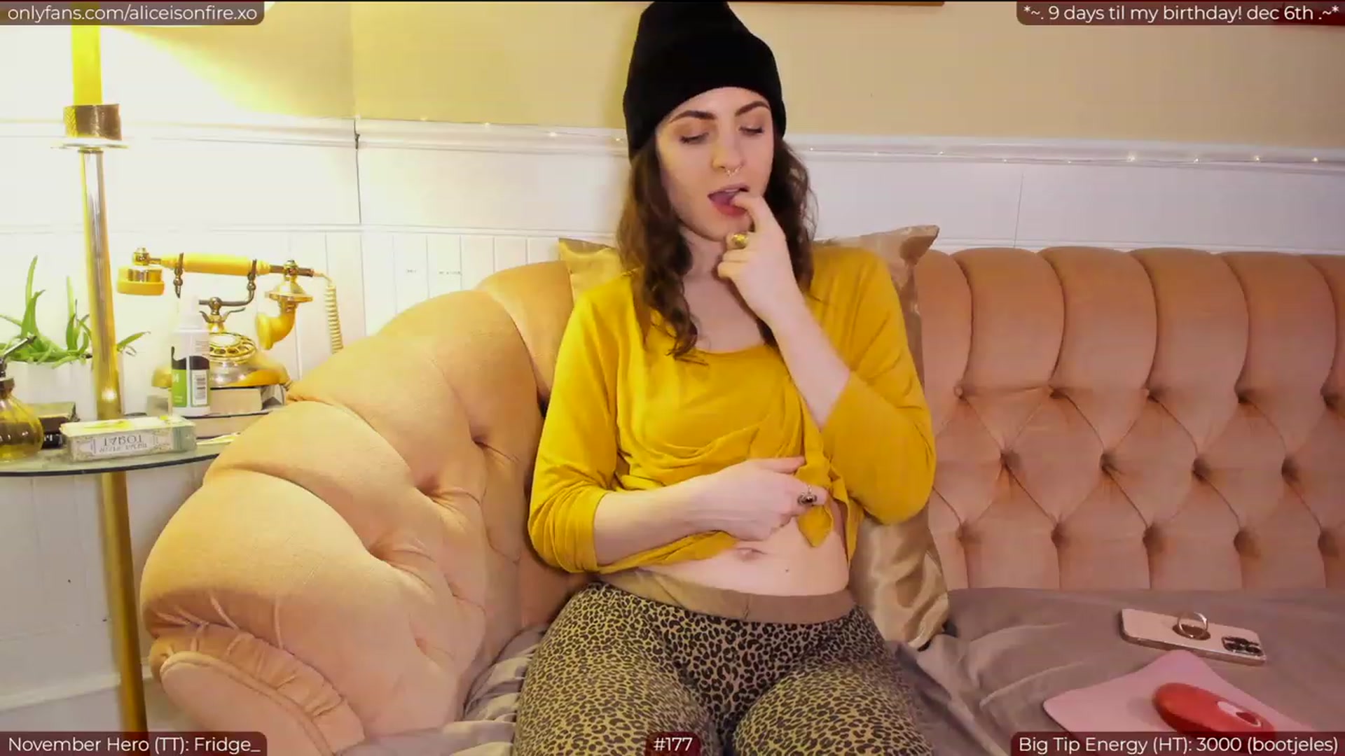 Gallery image thumbnail from aliceisonfire's myfreecams stream on, 11/28/2022, 08:53 image 20 of 20
