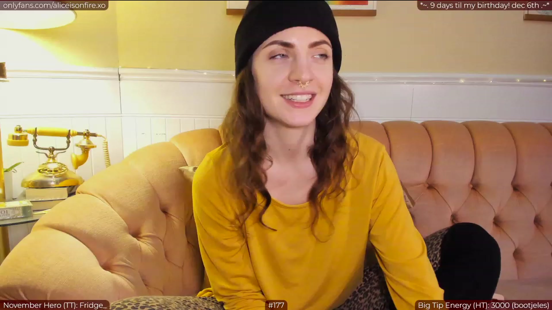 Gallery image thumbnail from aliceisonfire's myfreecams stream on, 11/28/2022, 08:53 image 1 of 20