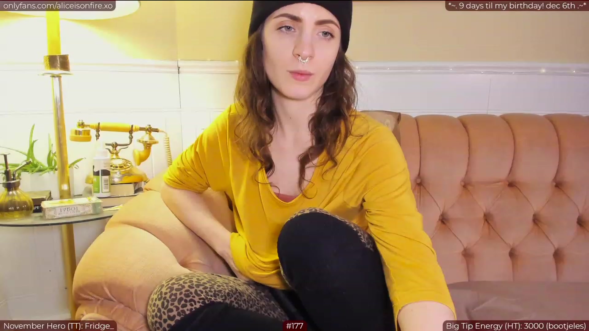Gallery image thumbnail from aliceisonfire's myfreecams stream on, 11/28/2022, 08:53 image 10 of 20