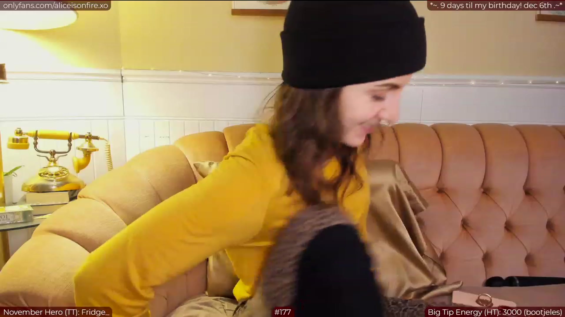Gallery image thumbnail from aliceisonfire's myfreecams stream on, 11/28/2022, 08:53 image 5 of 20