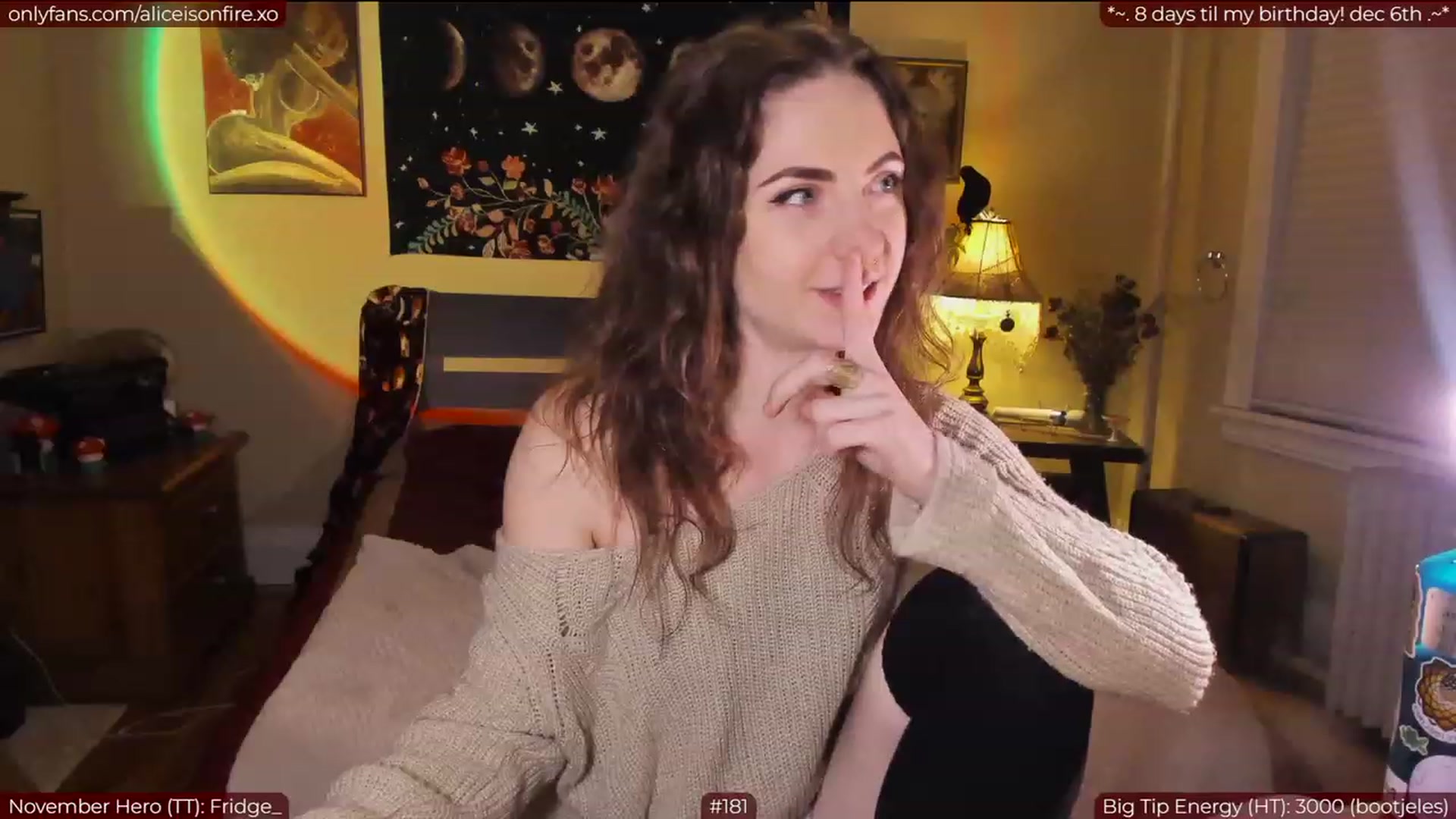 Gallery image thumbnail from aliceisonfire's myfreecams stream on, 11/29/2022, 06:21 image 12 of 20