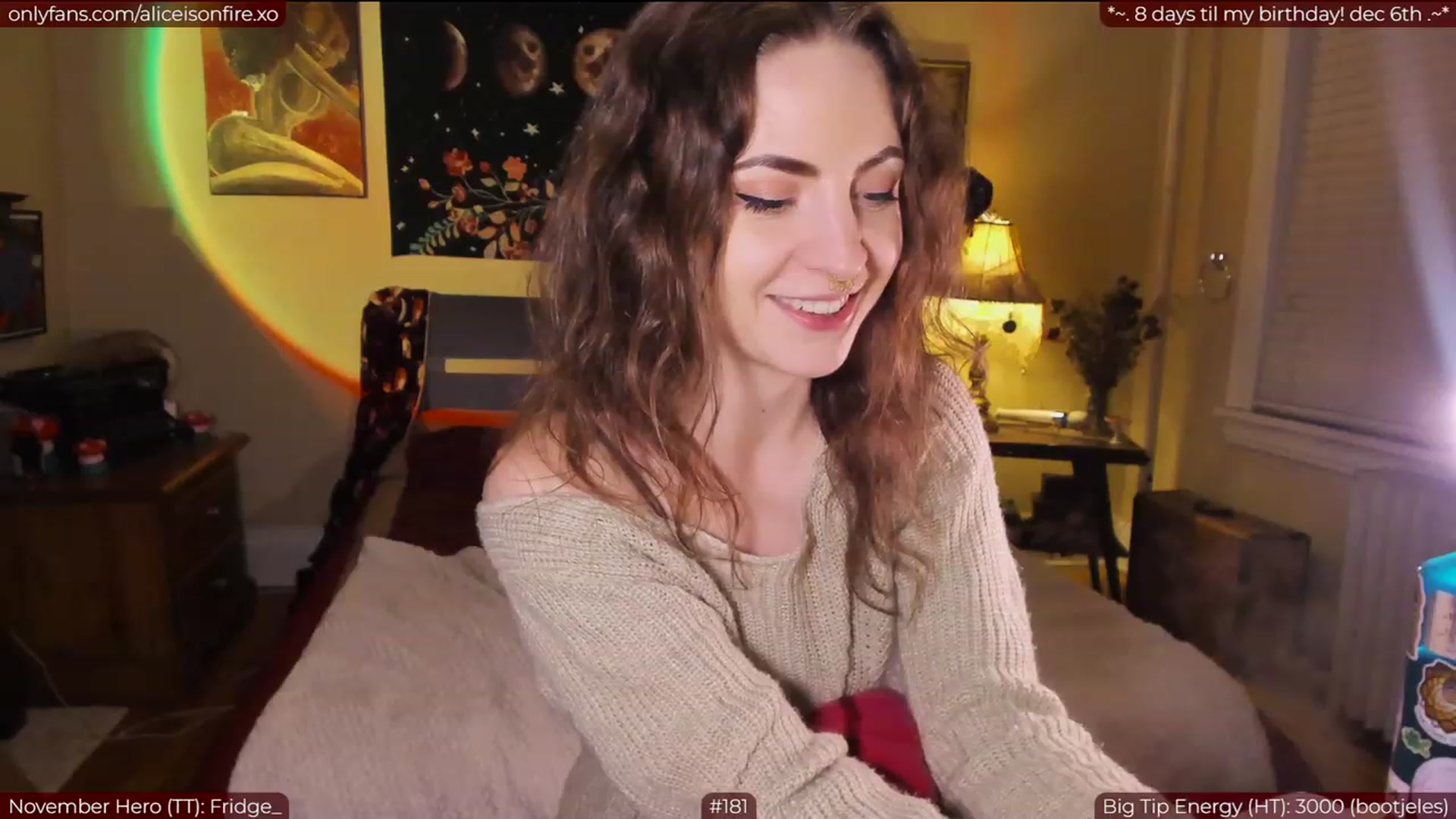 Gallery image thumbnail from aliceisonfire's myfreecams stream on, 11/29/2022, 06:21 image 16 of 20